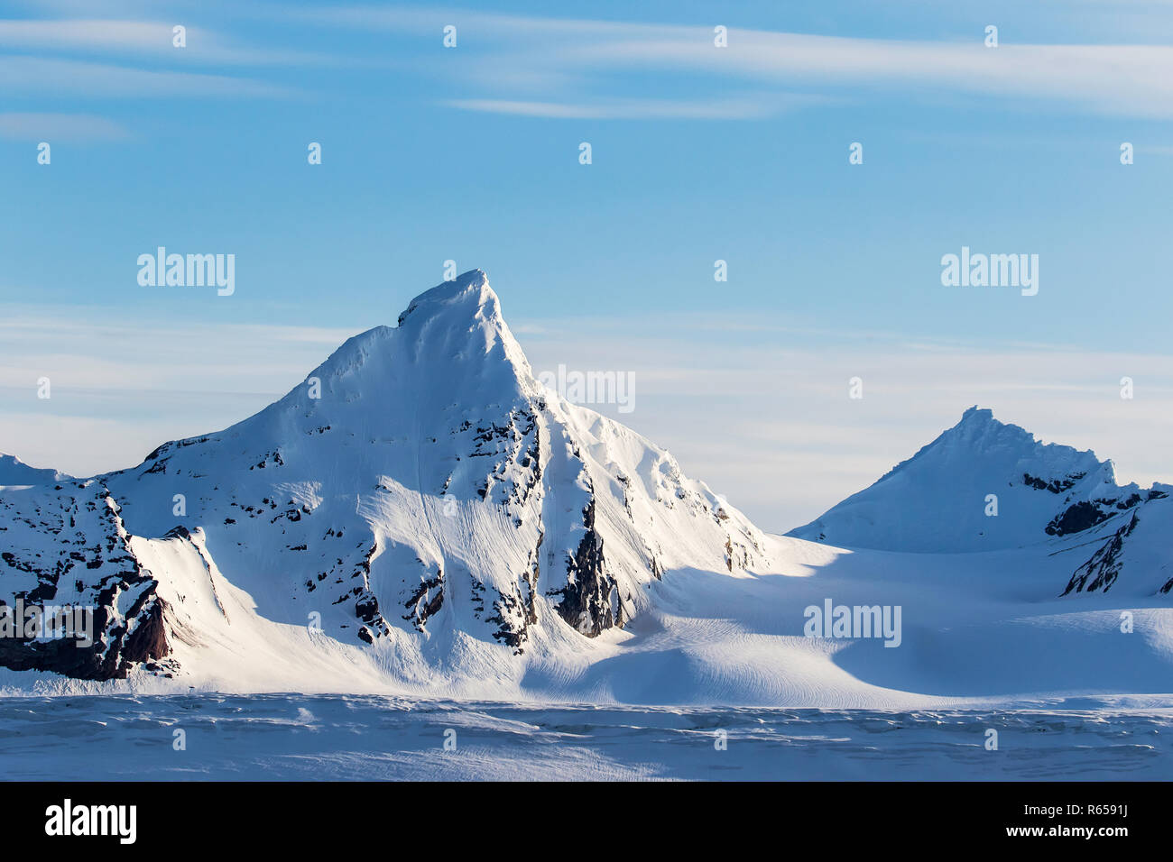 Hornsund, un sistema fiordo sulla costa occidentale di Spitsbergen, arcipelago delle Svalbard, Norvegia. Foto Stock