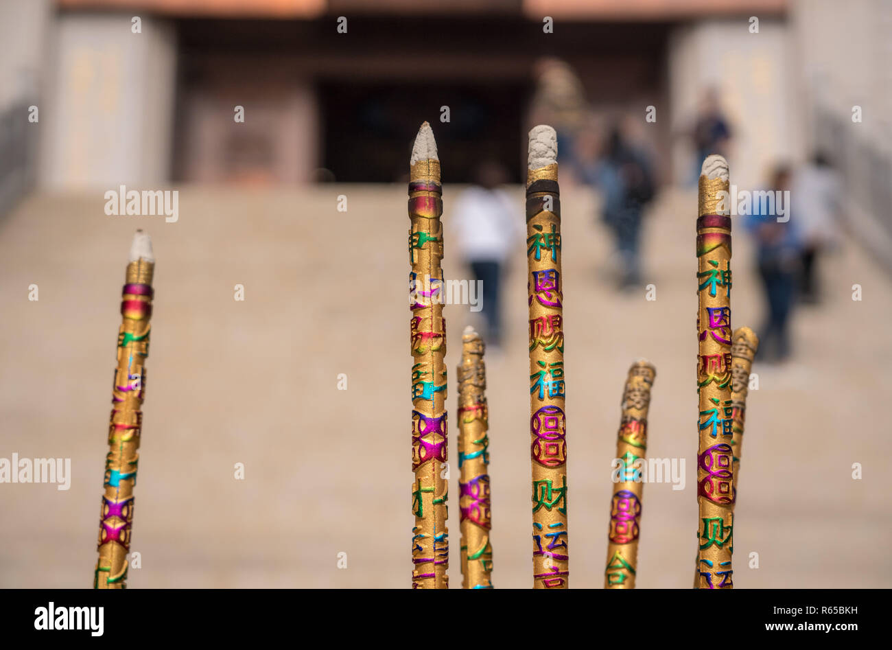 Bruciatore di incenso al tempio di Laoshan nei pressi di Qingdao Foto Stock