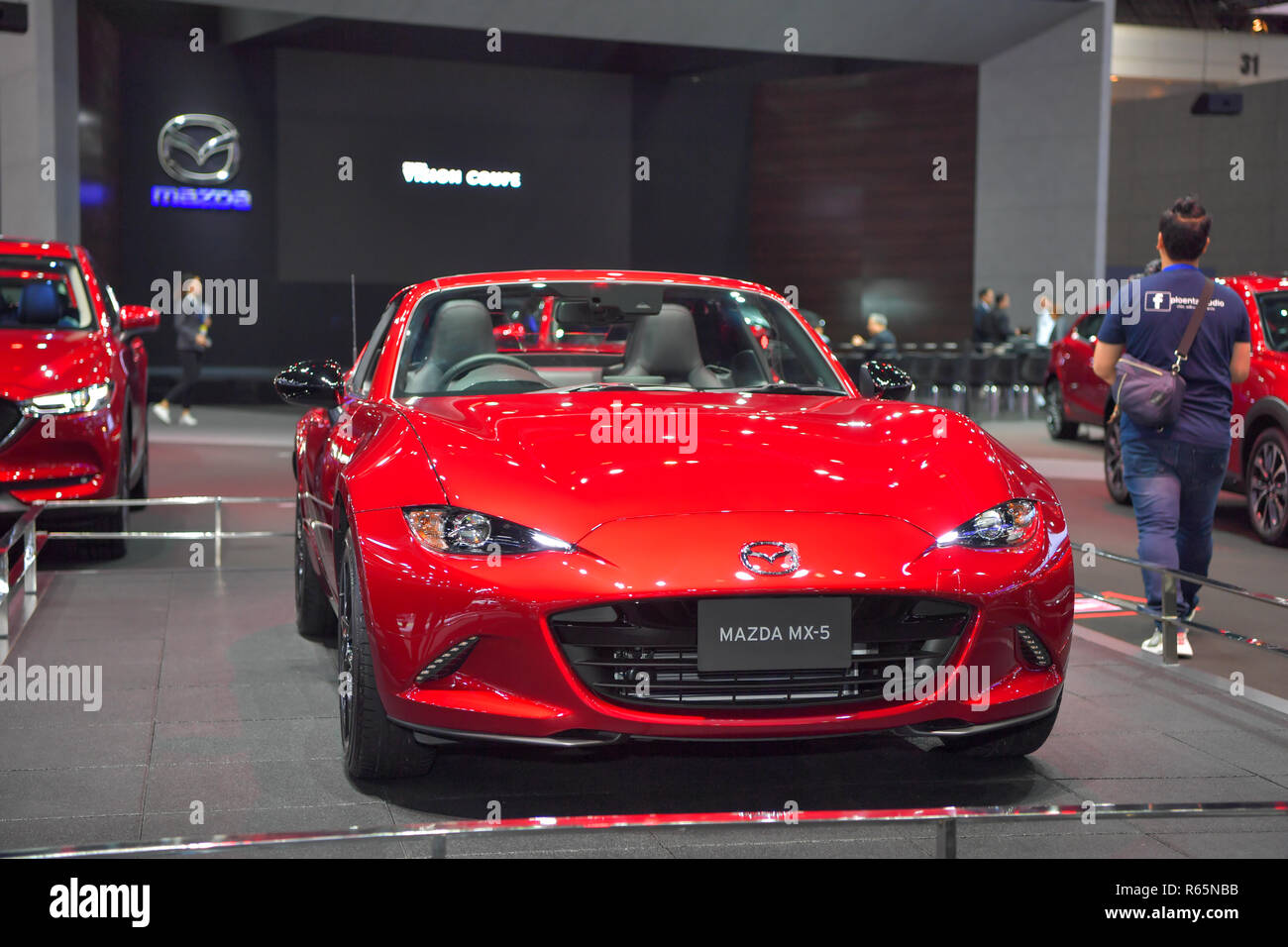 NONTHABURI - novembre 28: Mazda MX-5 auto sul display al trentacinquesimo Thailandia International Motor Expo il 28 novembre 2018 a Nonthaburi, Tailandia. Foto Stock