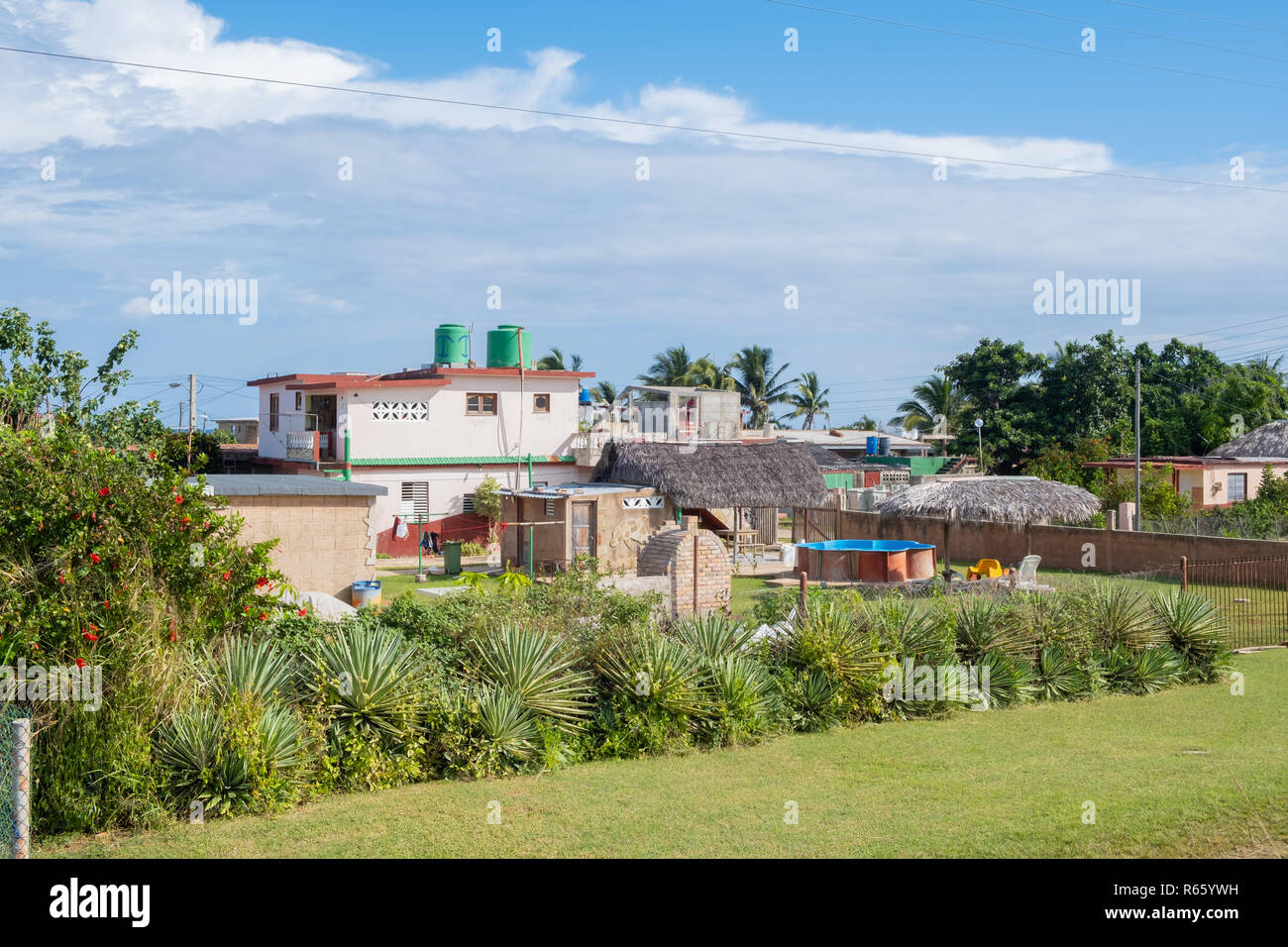 Piccola città cubane sulla costa atlantica vicino a L'Avana Cuba. Foto Stock