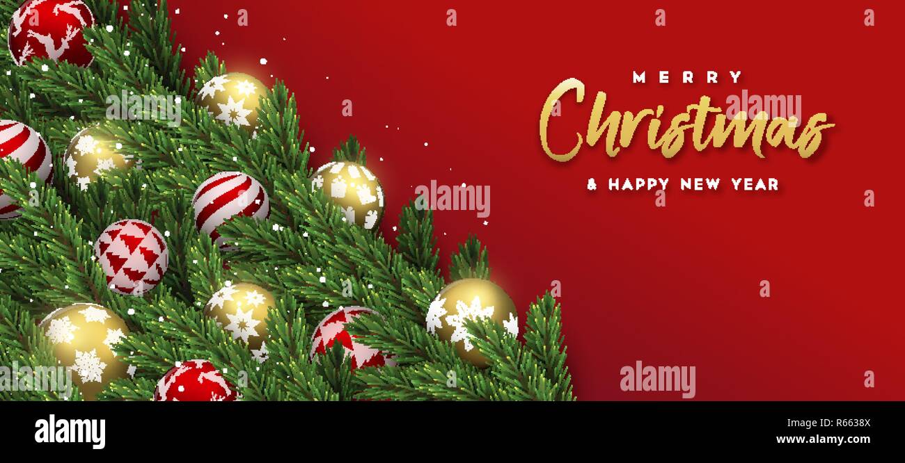 Auguri di Buon Natale felice anno nuovo card. Realistico pino con oro e rosso xmas ornamento di sfere per la vacanza di lusso invito o stagioni saluto. Illustrazione Vettoriale