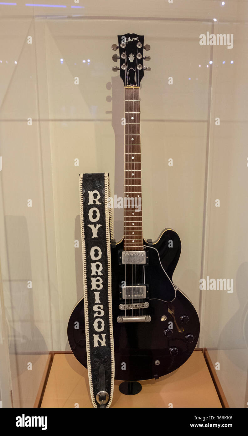 Roy Orbison di chitarra presso il Museo degli Strumenti Musicali, Phoenix, Arizona, Stati Uniti d'America Foto Stock
