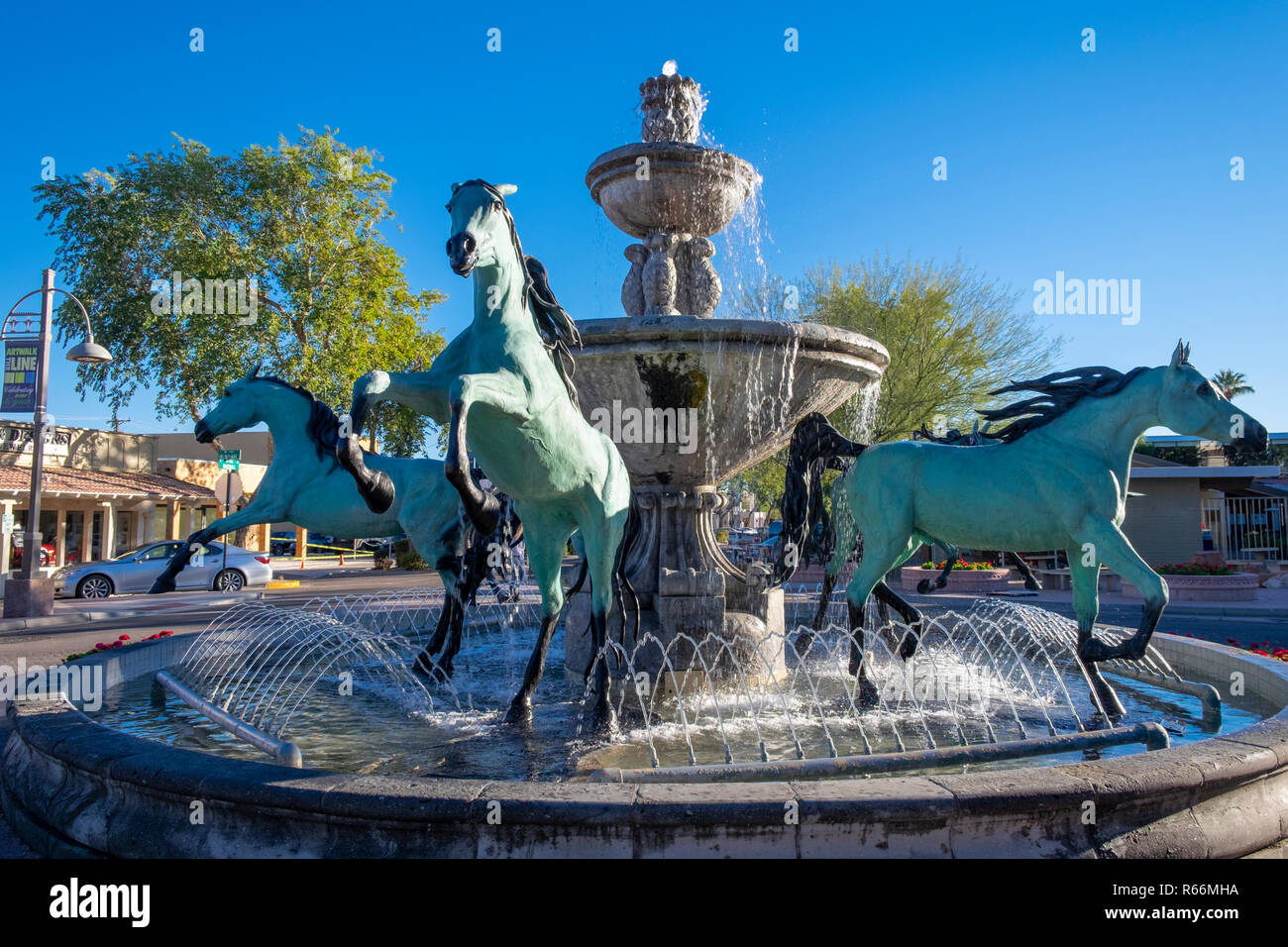 Cavallo di bronzo fontana nella Città Vecchia di Scottsdale Scottsdale, Phoenix, Arizona, Stati Uniti d'America Foto Stock