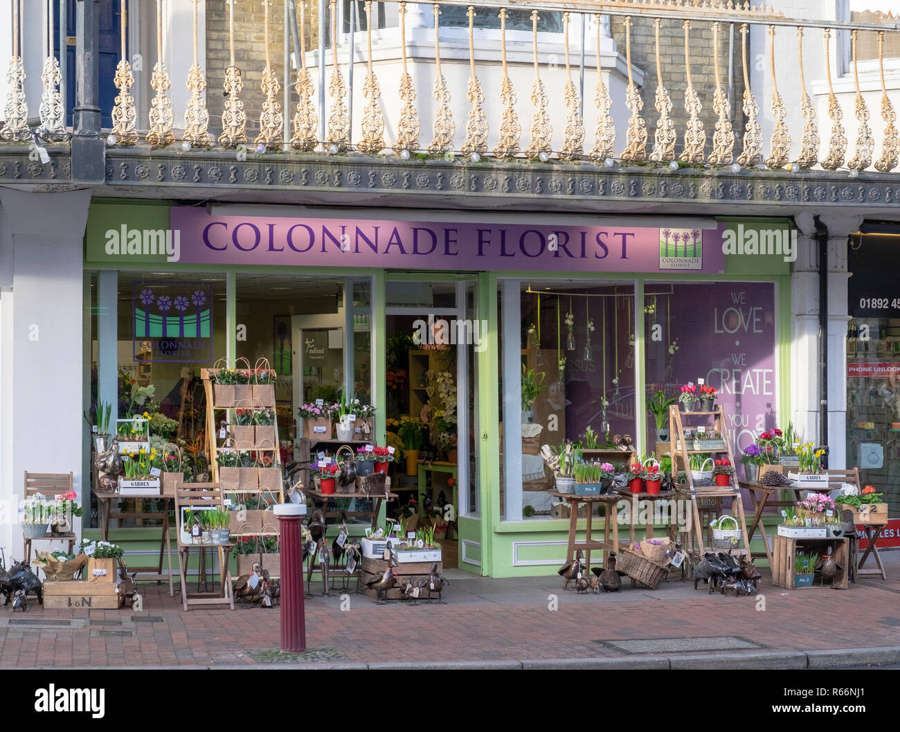 Esterno del fioraio a Royal Tunbridge Wells, Kent, Regno Unito Foto Stock