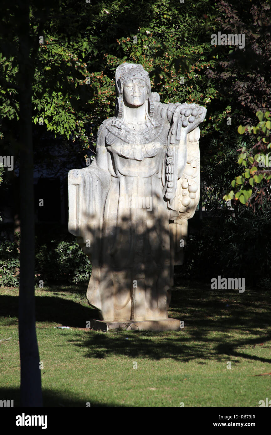 Parco Maria Luisa - antica statua Foto Stock