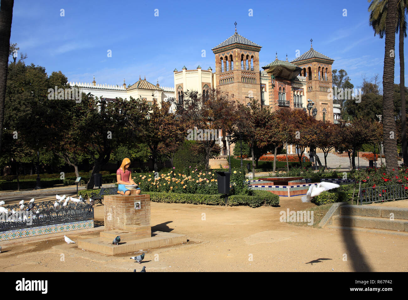 Vista dall America piazza al museo di artigianato locale,world expo building 1929,padiglione mudéjar Foto Stock