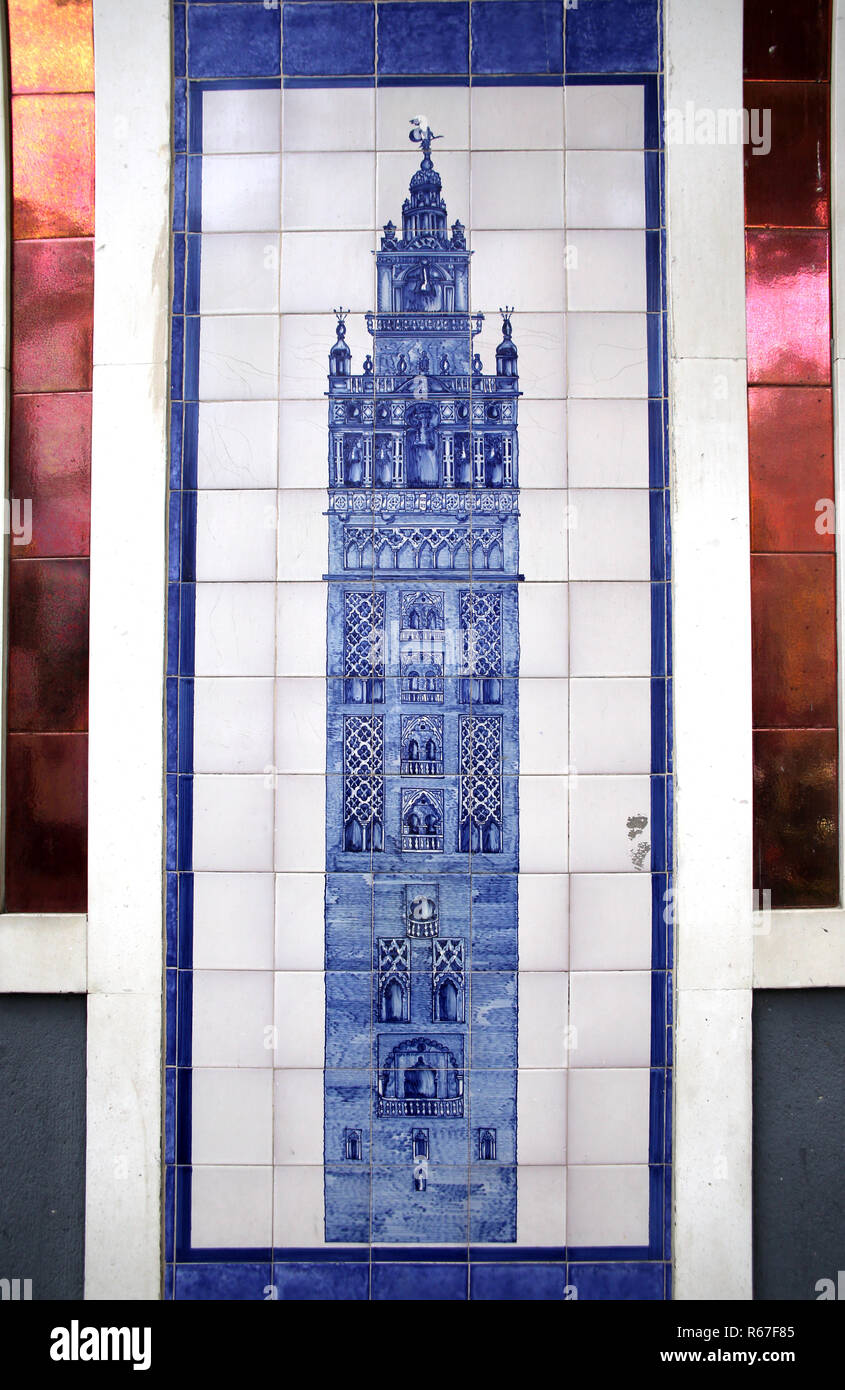 La Giralda sulla parete piastrelle Foto Stock