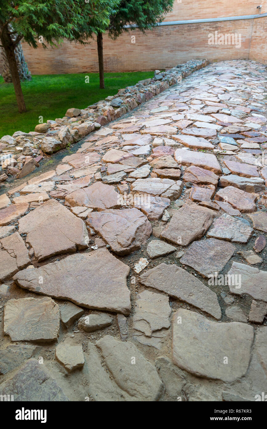 MERIDA, BADAJOZ, Spagna - 23 novembre 2018: Merida Nazionale Romano Museo d'arte. Strada romana Foto Stock