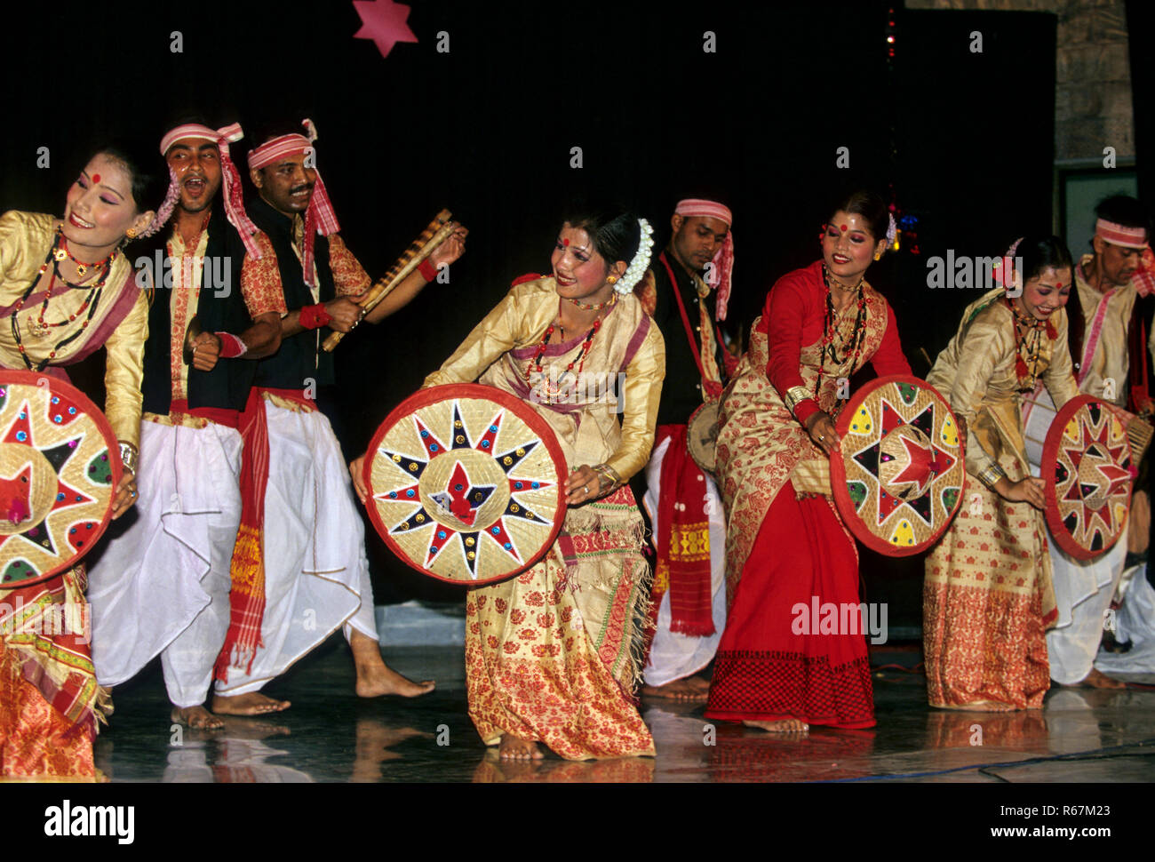 Danza Bihu, festival Bihu, festival Bohag Bihu, Rangali Bihu, danza popolare, Assam, India Foto Stock