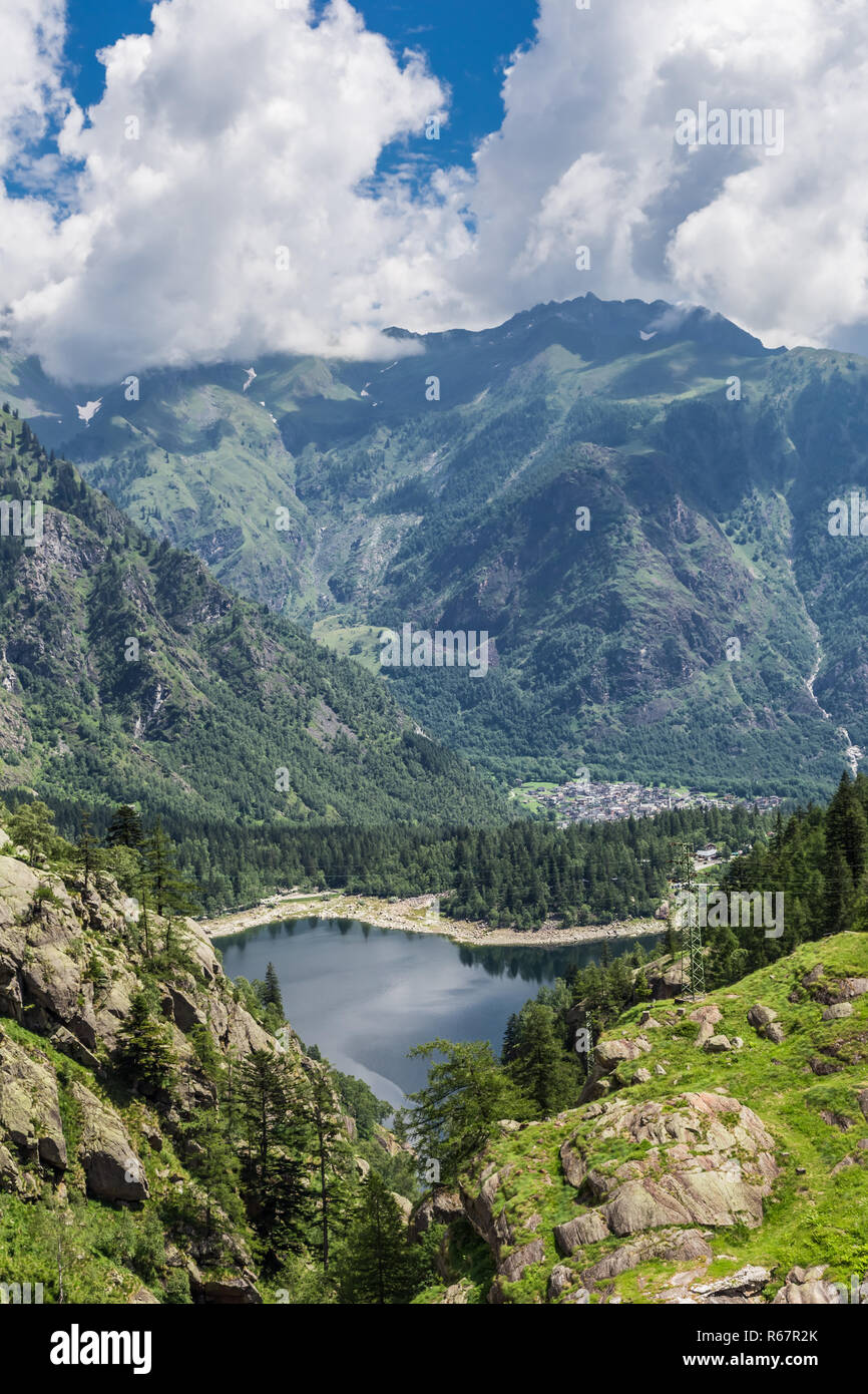 Vista aerea di Antrona Lago di Antrona Valley National Park. Foto Stock