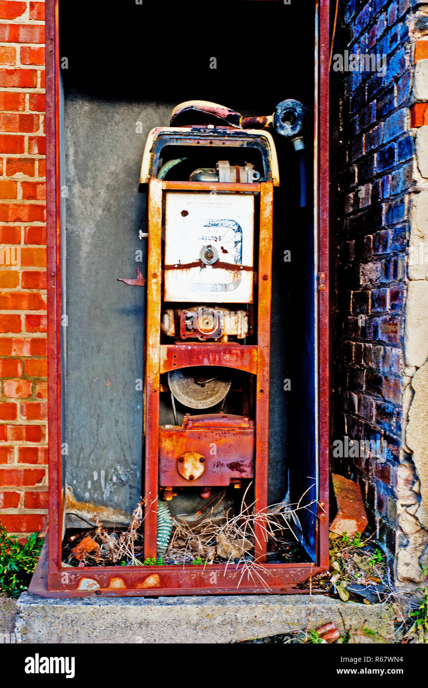 Abondoned pompa carburante, Middlesbrough, Cleveland, Inghilterra Foto Stock