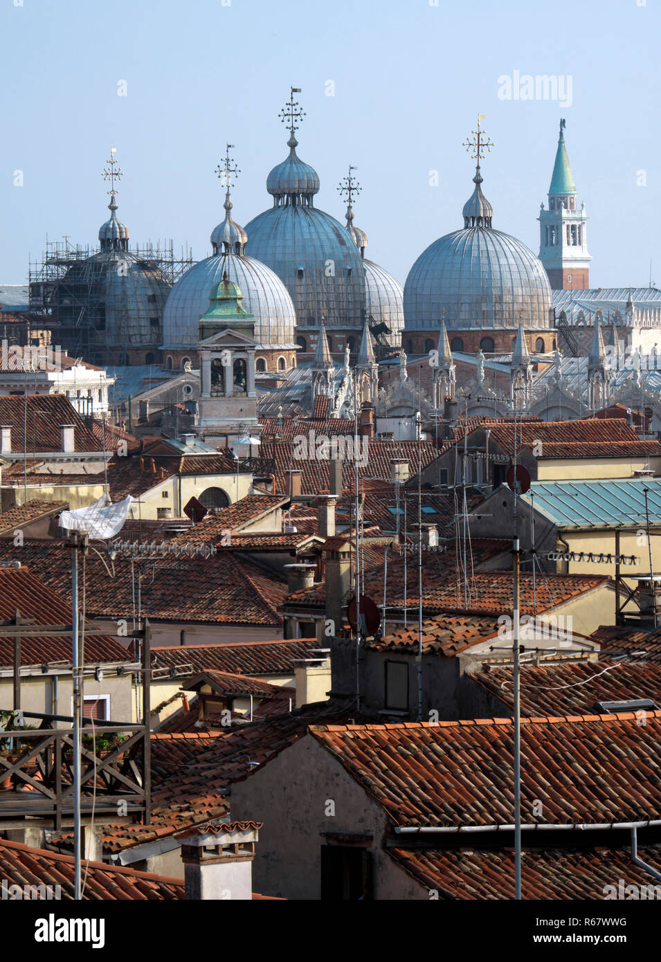 Vista dal tetto del Fondaco dei Tedeschi a San Marco Chiesa, Basilica di San Marco, Venezia, Veneto, Italia Foto Stock