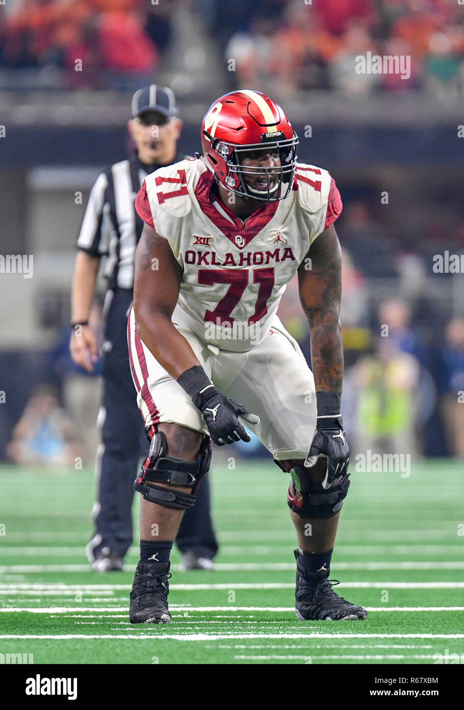 Dicembre 01, 2018: Oklahoma Sooners offensive lineman Bobby Evans #71 in NCAA Big 12 Campionato partita di calcio tra la University of Texas Longhorns e la University of Oklahoma Sooners presso AT&T Stadium di Arlington, TX Oklahoma ha sconfitto il Texas 39-27 Albert Pena/CSM Foto Stock