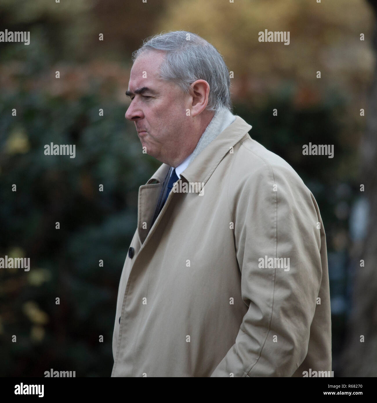 A Downing Street, Londra, Regno Unito. Il 4 dicembre 2018. Geoffrey Cox QC, Procuratore Generale a Downing Street settimanale per la riunione del gabinetto di un giorno dopo aver fatto una dichiarazione al Parlamento per quanto riguarda l'Brexit trattativa. Credito: Malcolm Park/Alamy Live News. Foto Stock