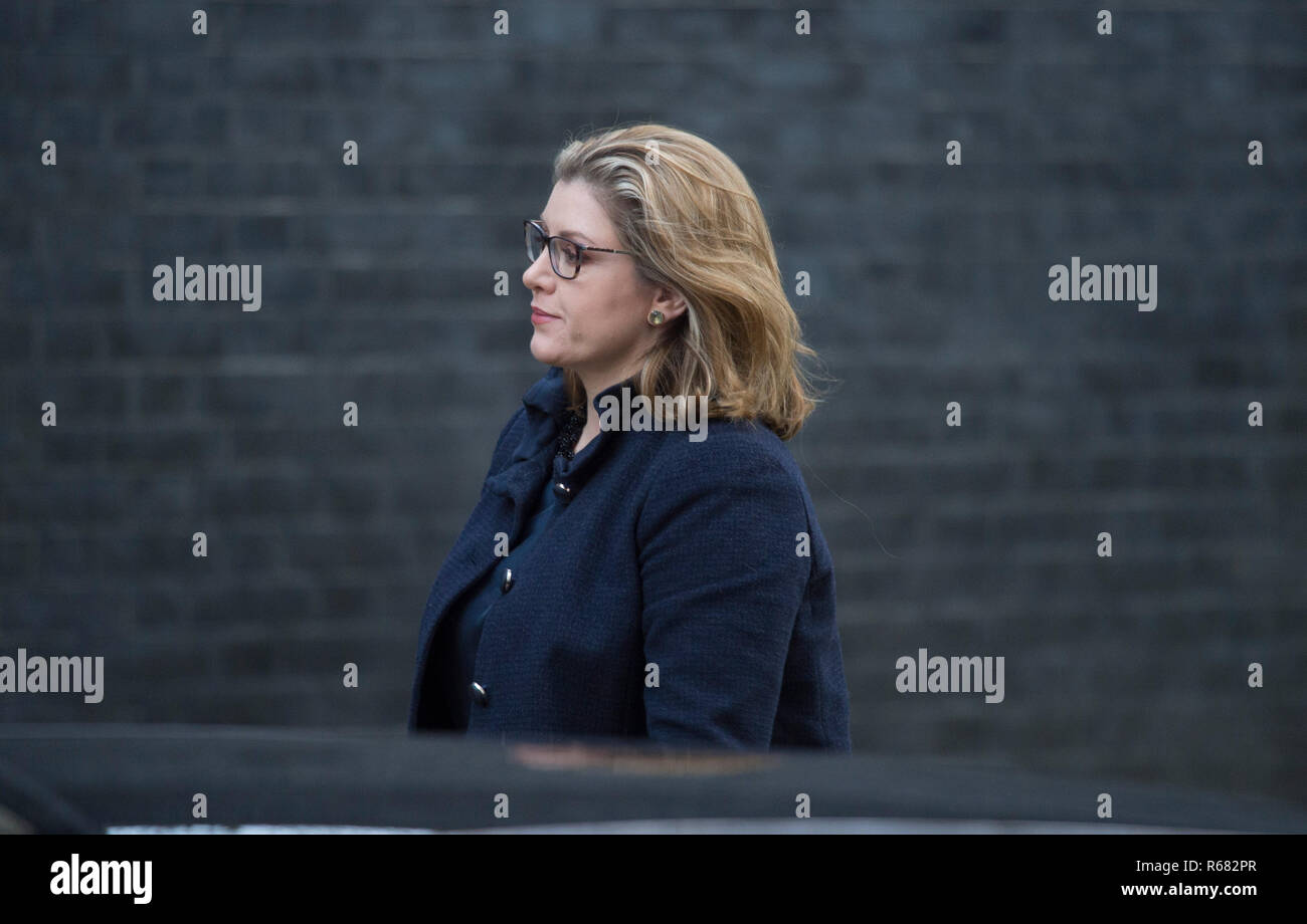 A Downing Street, Londra, Regno Unito. Il 4 dicembre 2018. Penny Mordaunt, Segretario di Stato per lo Sviluppo Internazionale, Sviluppo Internazionale segretario a Downing Street per settimanale riunione del gabinetto. Credito: Malcolm Park/Alamy Live News. Foto Stock