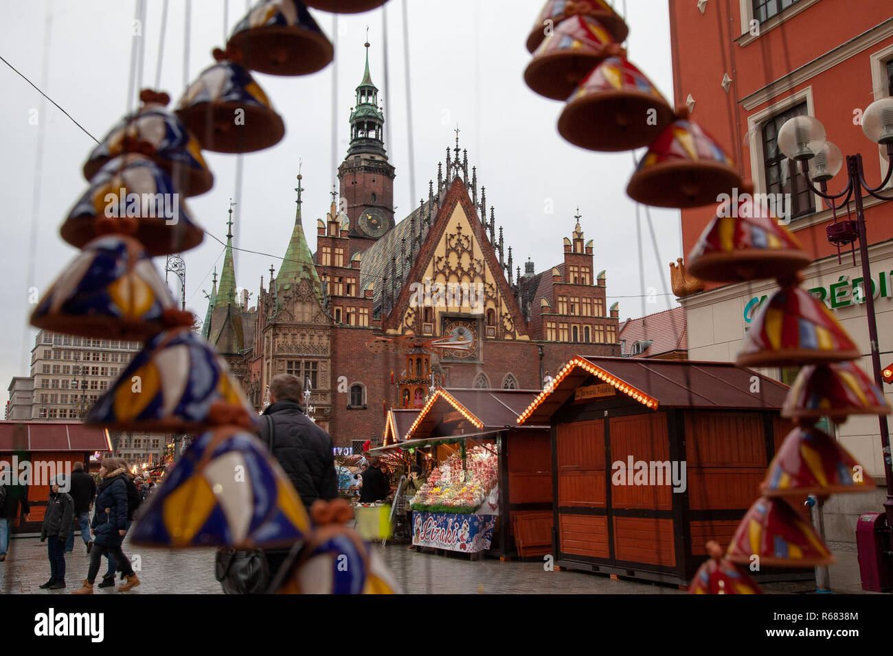 Wroclaw, Polonia, Dicembre 4, 2018 Mercatino di Natale a Wroclaw in piazza del mercato, credito: Lidia Mukhamadeeva/Alamy Live News Foto Stock