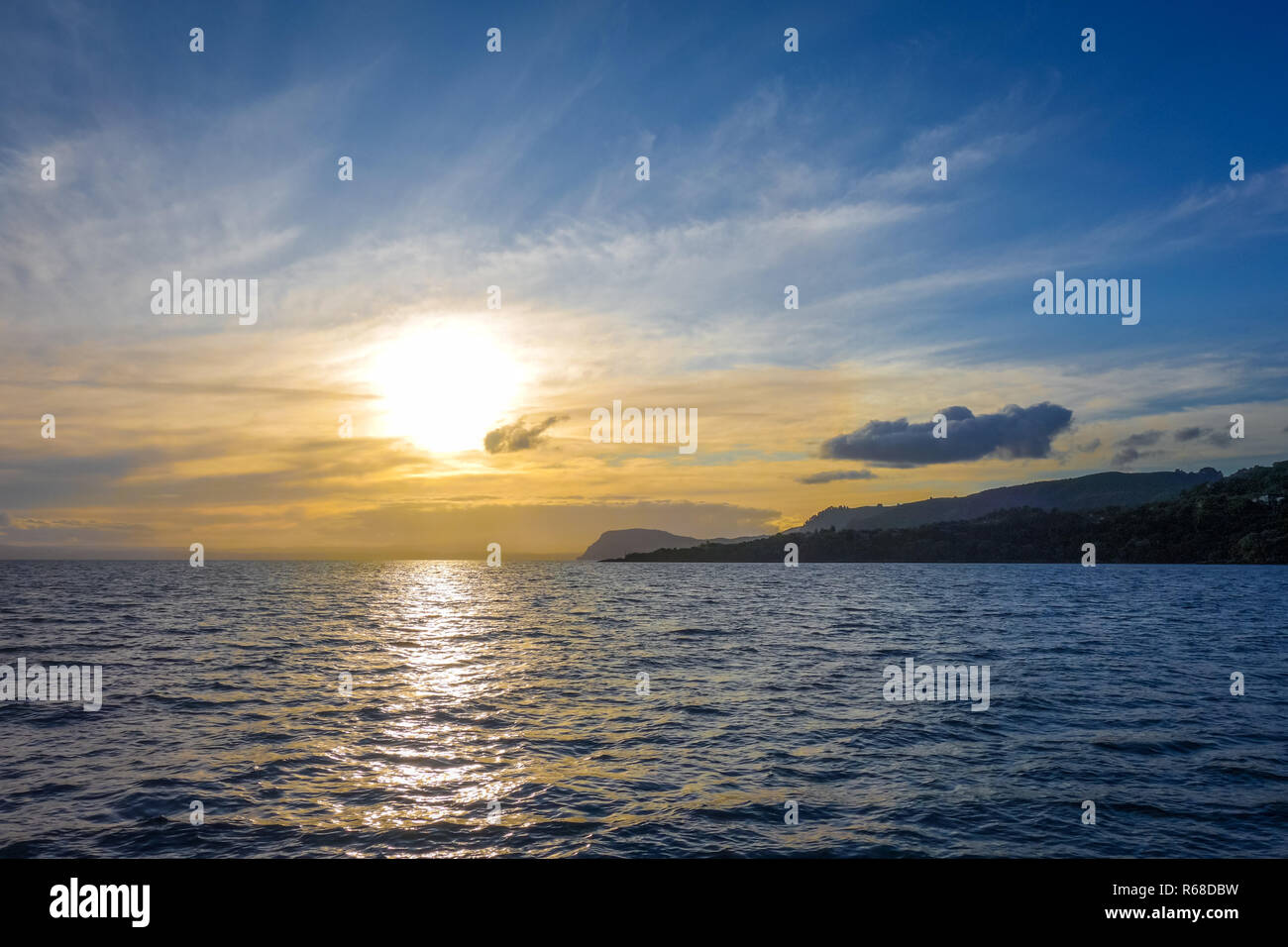 Il Lago Taupo al tramonto, Nuova Zelanda Foto Stock