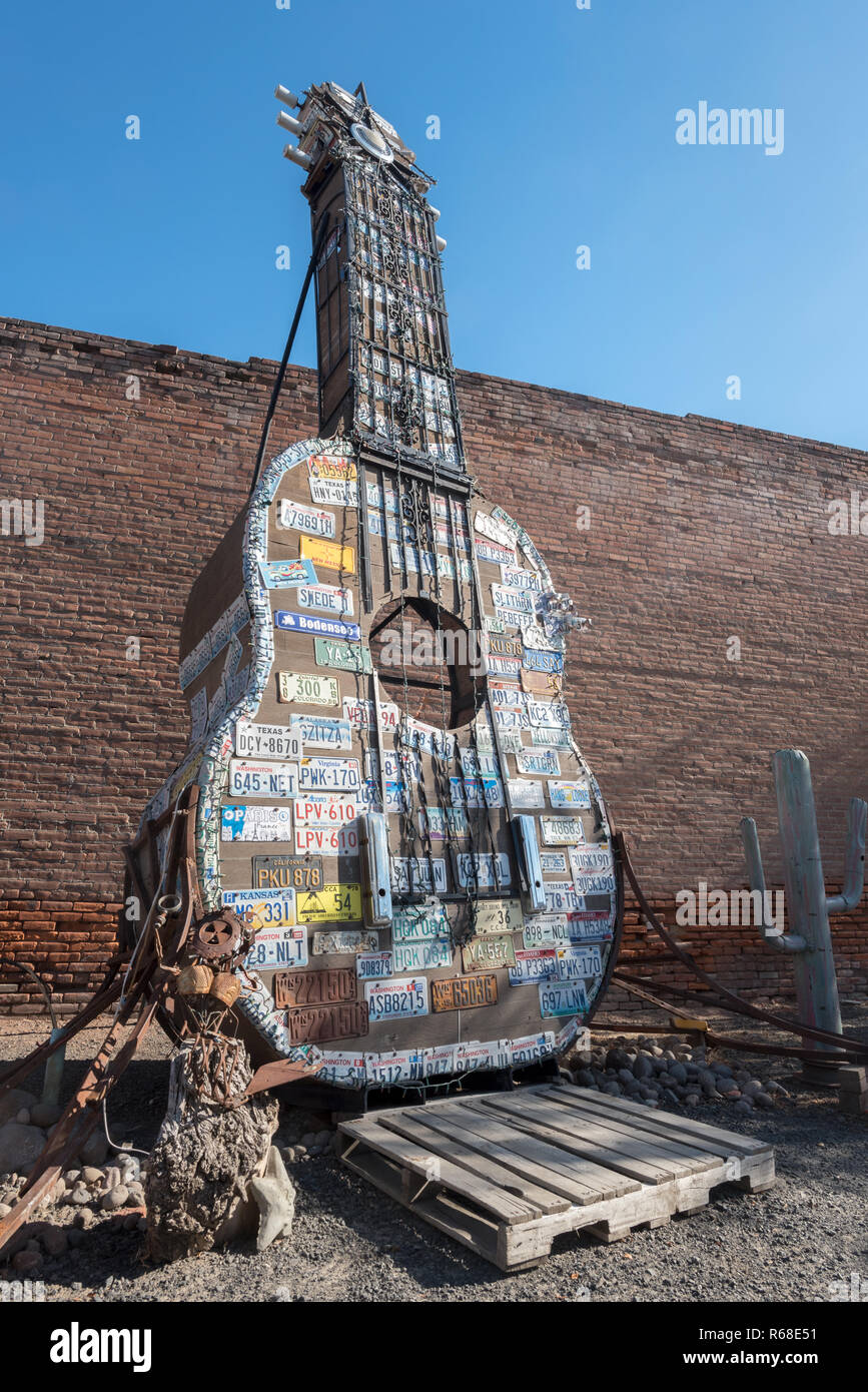 Il gigante di Odessa Guitar creato da Nate Lathrop e Mark Allen, Odessa, Washington. Foto Stock
