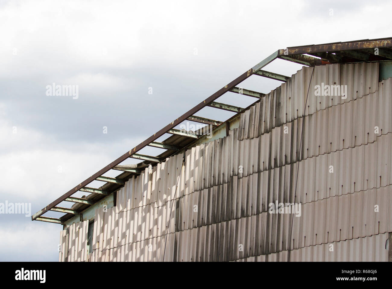 Parete con il vecchio edificio si romperà Foto Stock