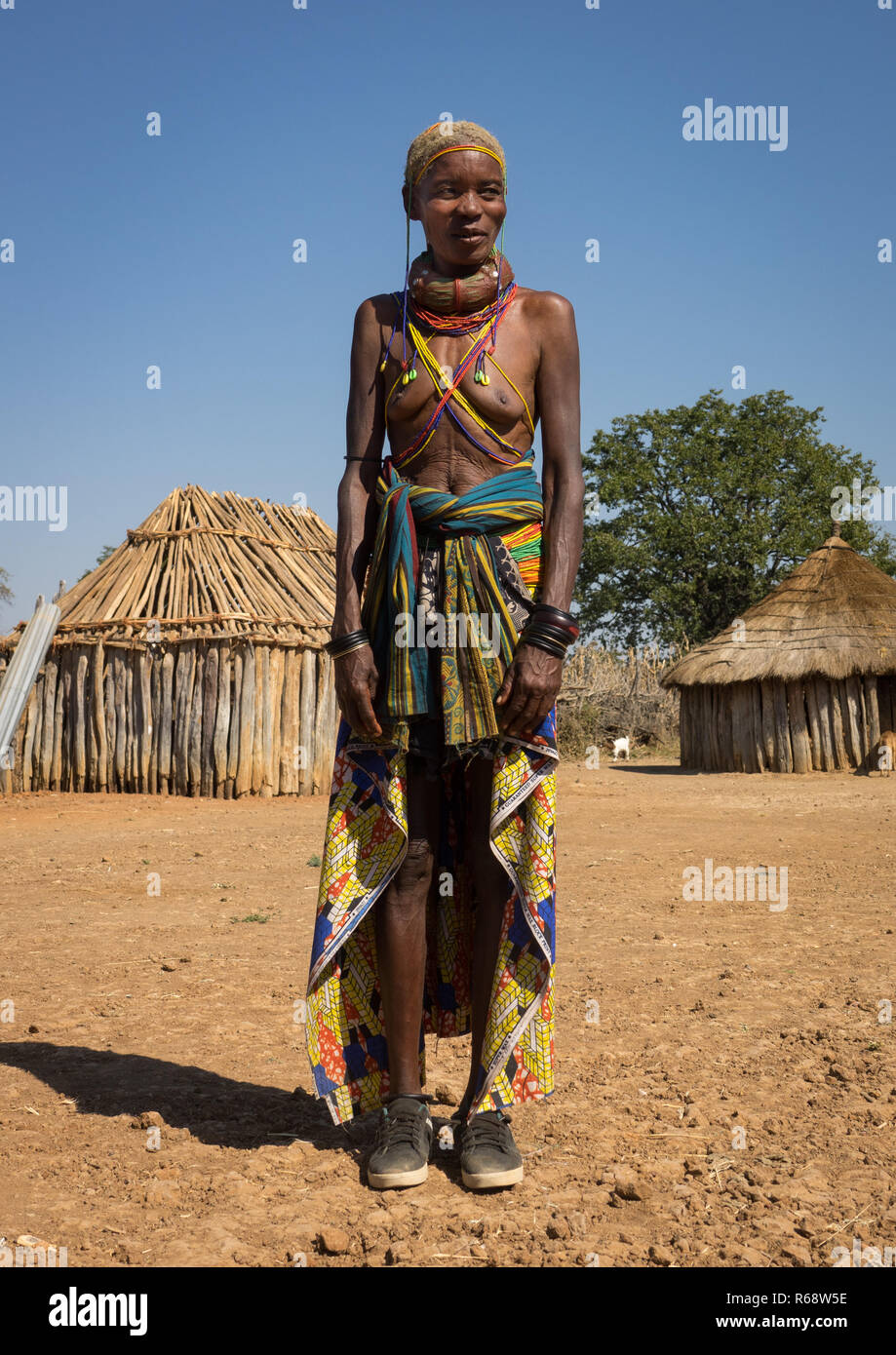 Tribù Mungambue donna, Provincia di Huila, Chibia, Angola Foto Stock