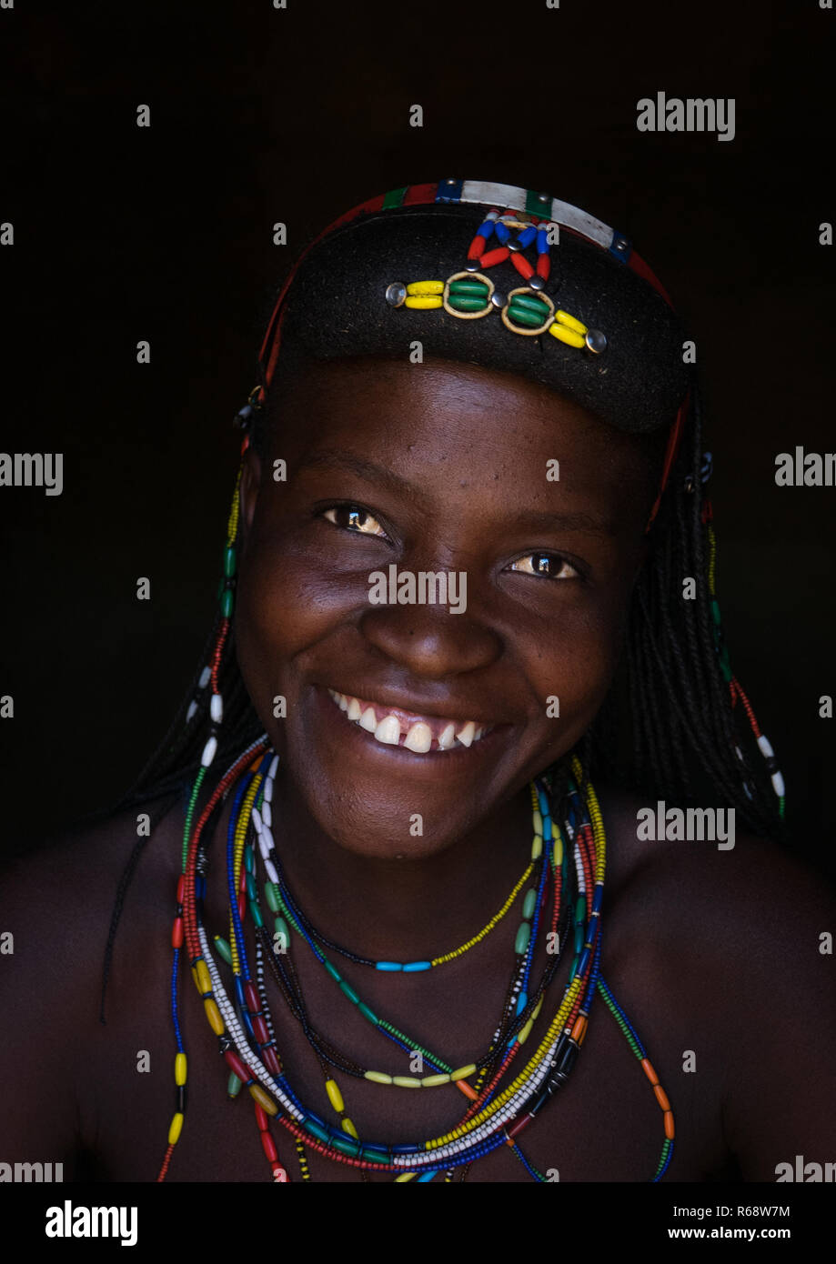 Tribù Muhakaona donna, Provincia del Cunene, Oncocua, Angola Foto Stock