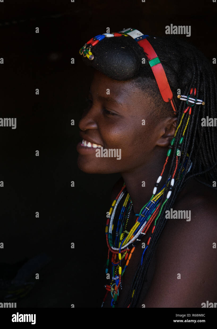 Tribù Muhakaona donna, Provincia del Cunene, Oncocua, Angola Foto Stock