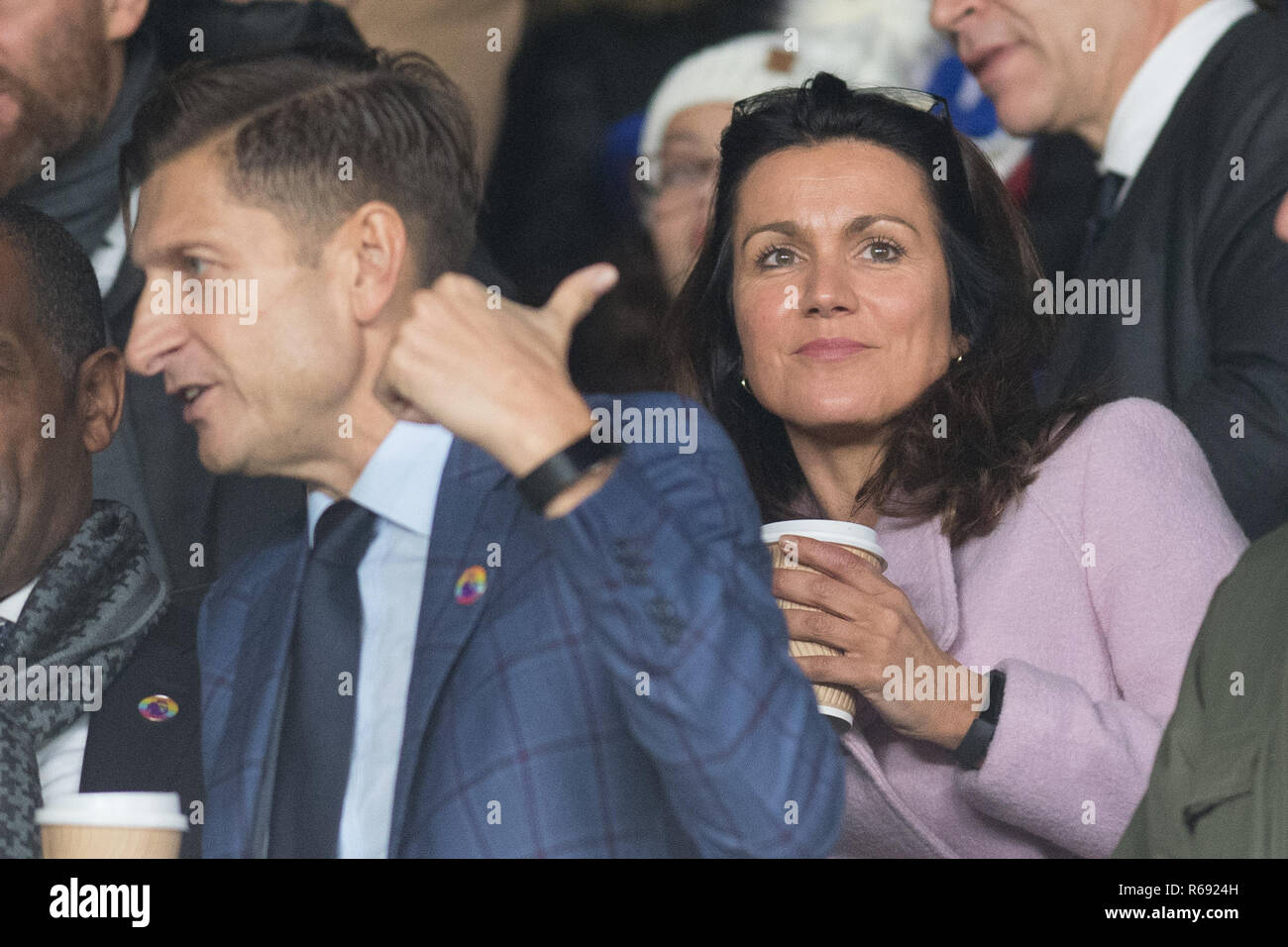 Londra, Inghilterra - 01 dicembre: Crystal Palace Presidente Steve parrocchia con la fidanzata Susanna Reid a Selhurst Park durante il match di Premier League tra Crystal Palace e Burnley FC a Selhurst Park il 1 dicembre 2018 a Londra, Regno Unito. (Foto di Sebastian Frej/MB Media) Foto Stock