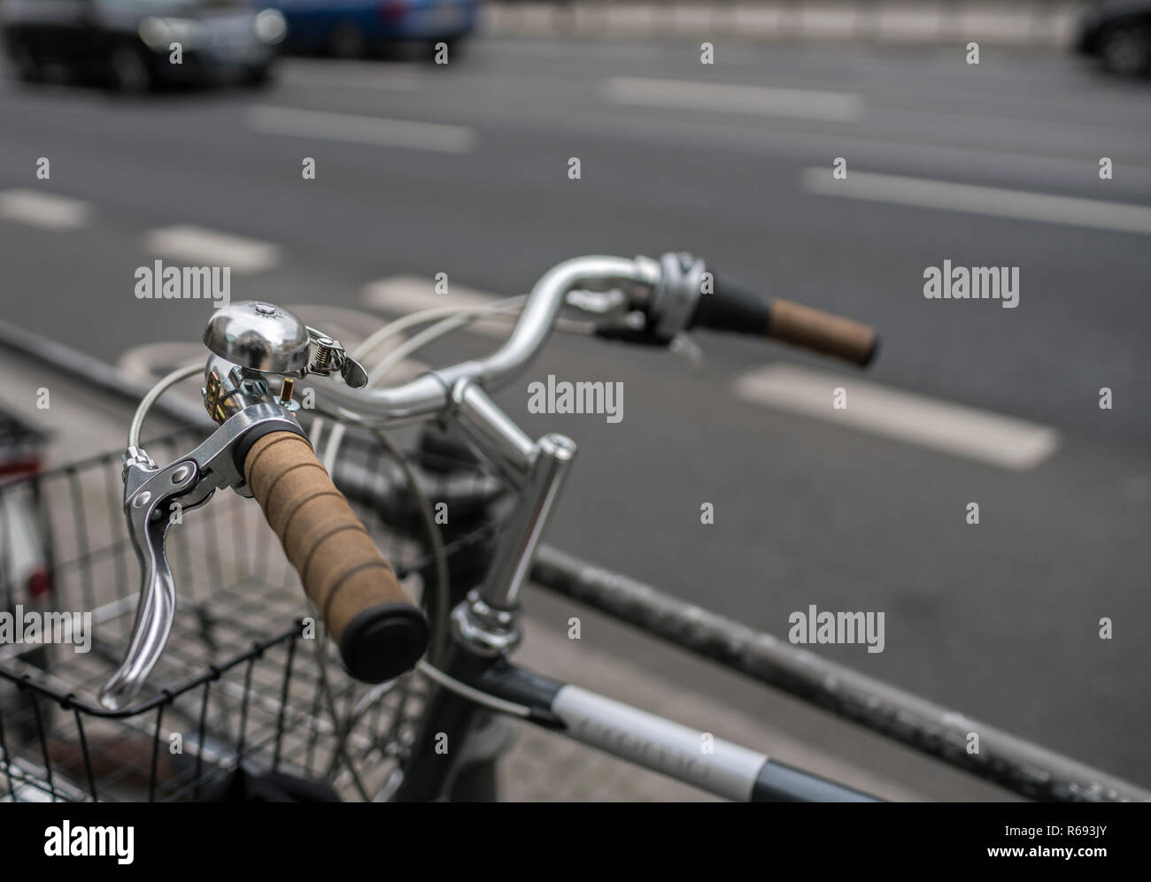 In bici su strada Foto Stock