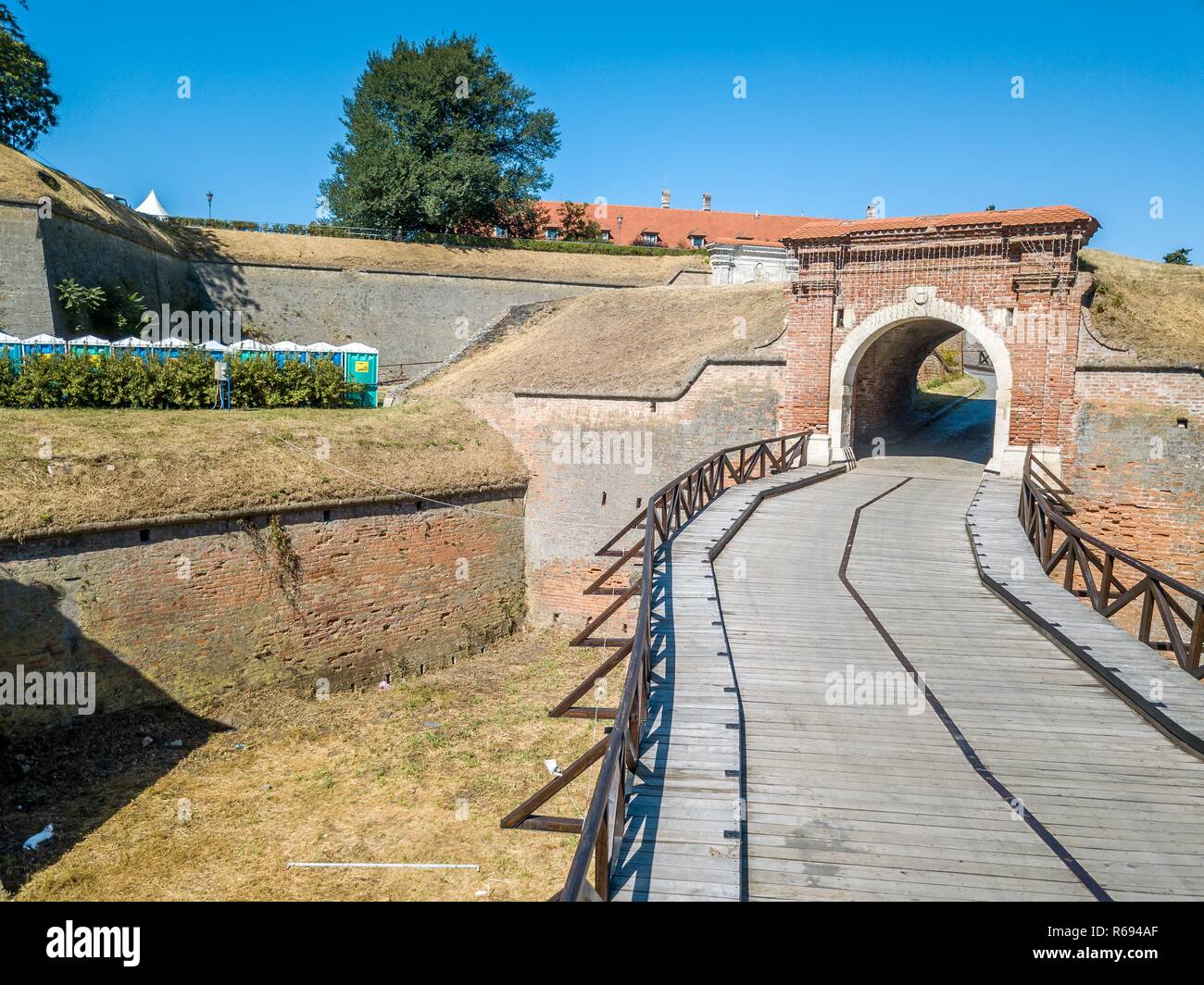 Vista aerea di Petrovaradin Novi Sad rocca dall'Austria turco volte in Serbia ex Jugoslavia lungo il fiume Danubio Foto Stock