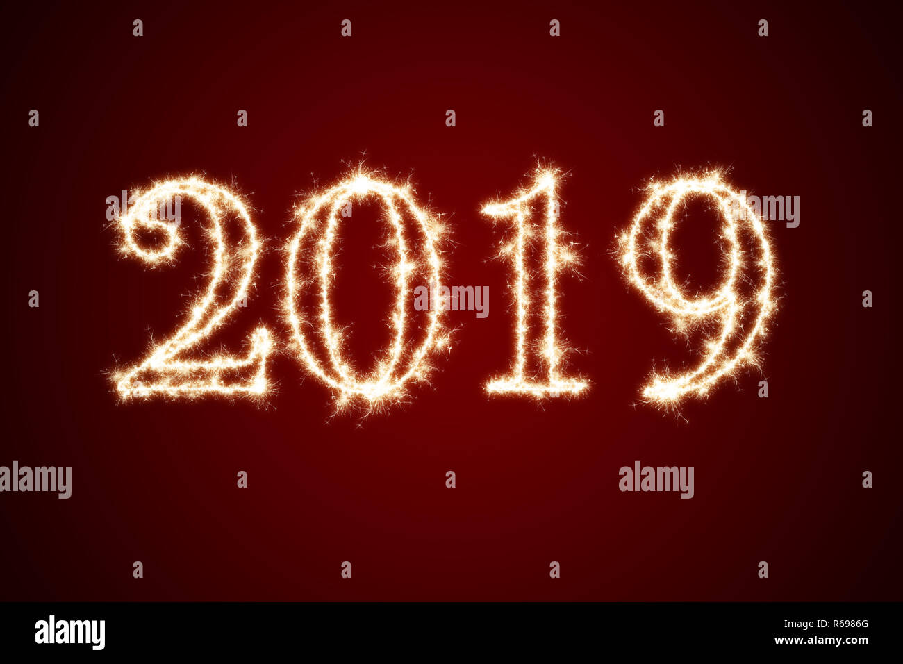 2019 scritto con Sparkle fuochi d' artificio su sfondo nero, felice anno nuovo 2019 concept. Foto Stock