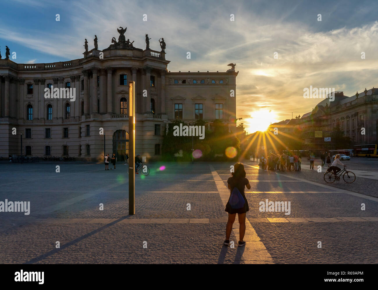 La Bebelplatz a Berlino al tramonto Foto Stock