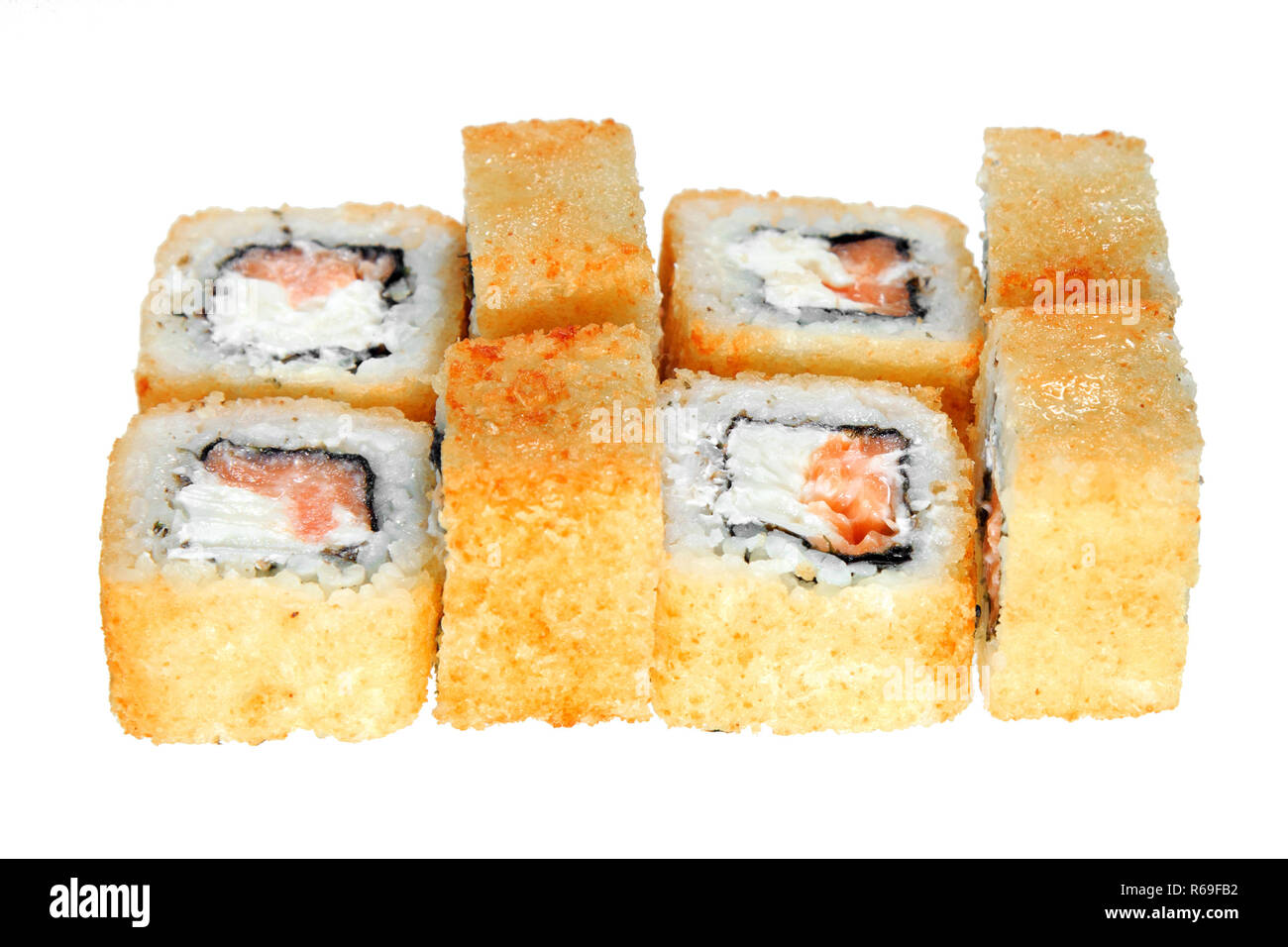 Porzione fritti caldi rotoli di sushi con salmone e formaggio. Isolato su sfondo bianco. Menu. Foto Stock
