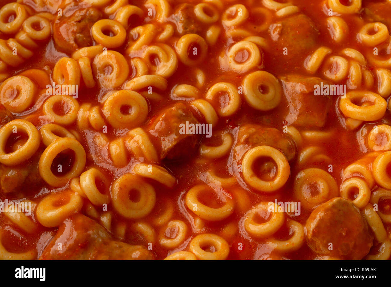 Anelli di spaghetti in scatola immagini e fotografie stock ad alta  risoluzione - Alamy
