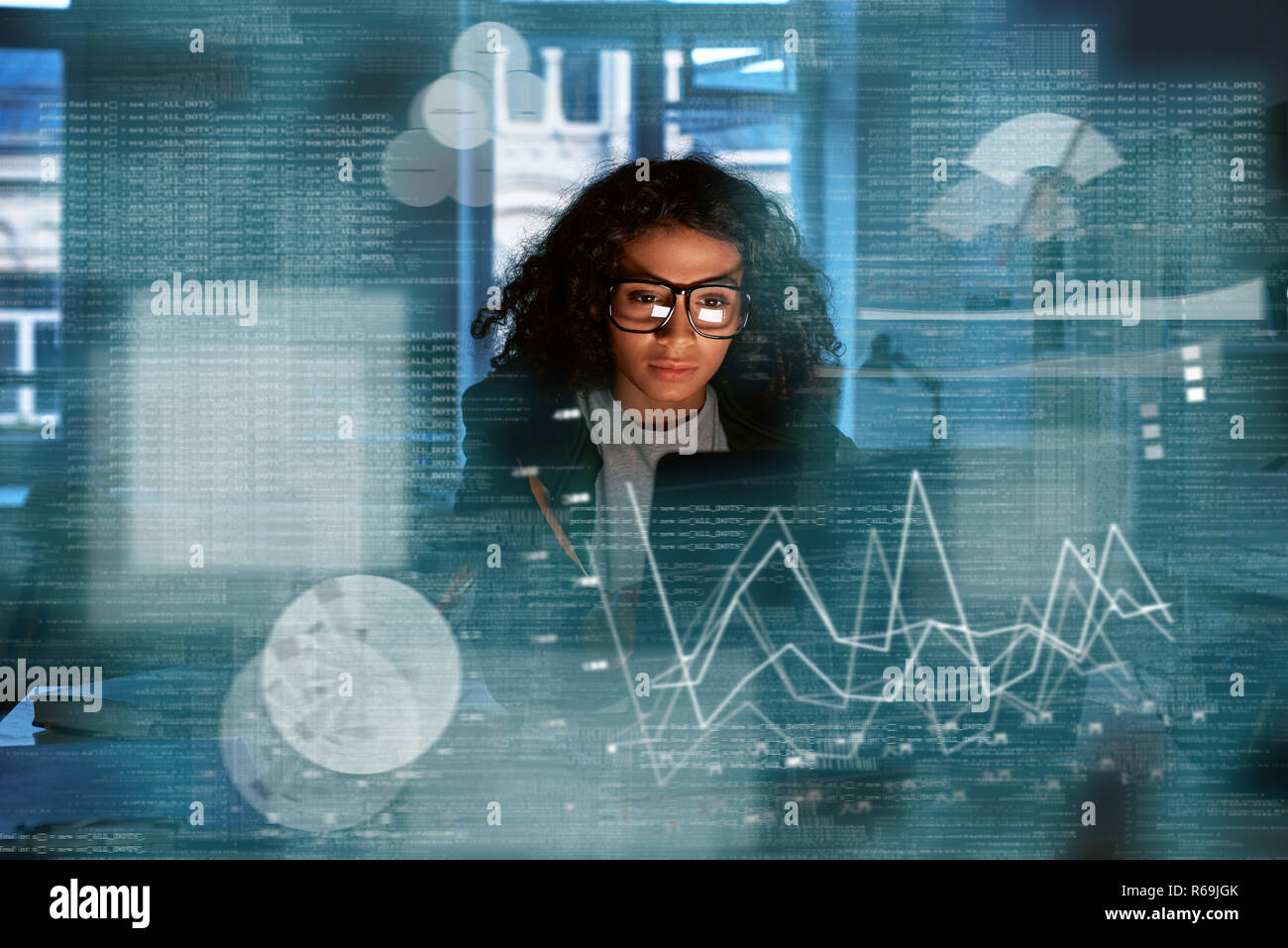 Giovane donna sta pensando di statistiche Foto Stock