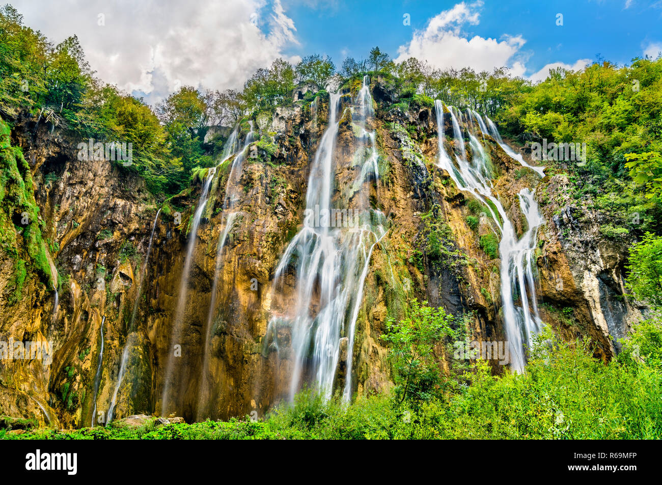 Il Veliki Slap cascata nel Parco Nazionale dei Laghi di Plitvice, Croazia Foto Stock