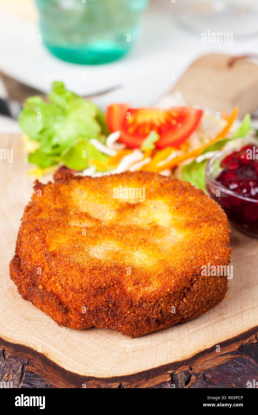 Camembert al forno Foto Stock