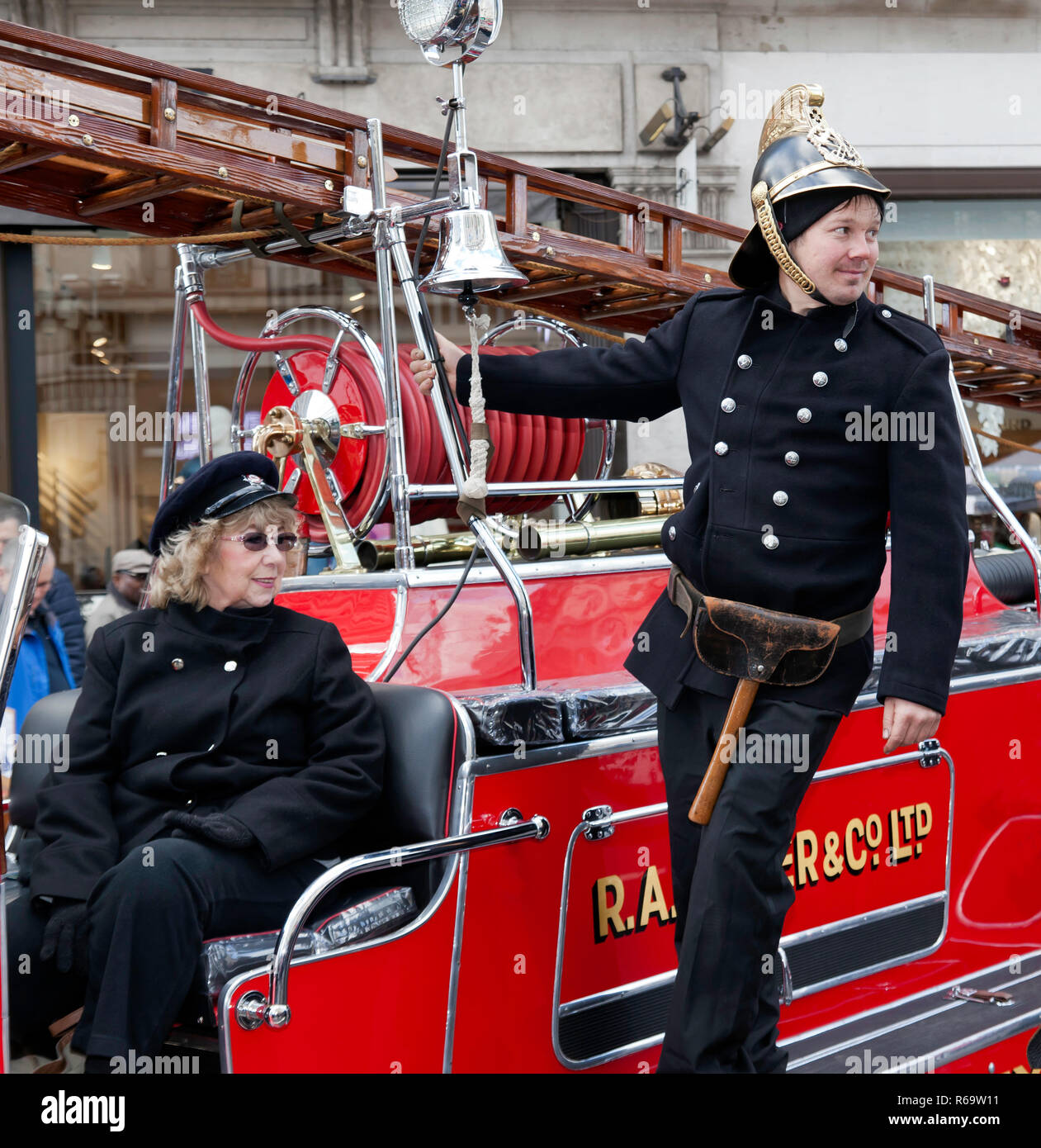 Close-up di un Rosso, 1937 J. K Drysdale motore Fire, (Fordson E27N), al 2018 Regents Street Motor Show Foto Stock