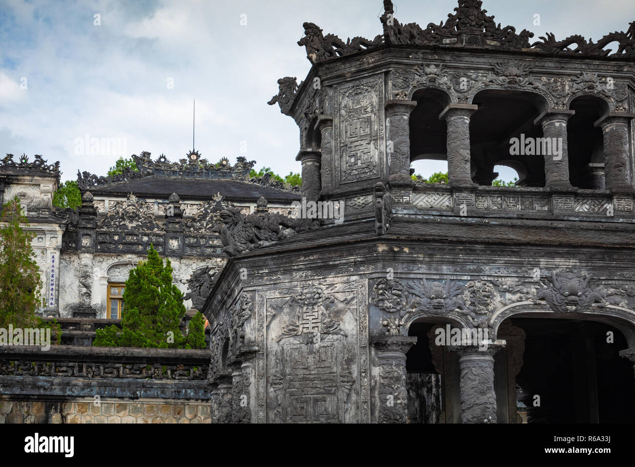 Imperial Khai Dinh tomba in tinta, Vietnam. Un sito Patrimonio Mondiale dell'UNESCO. Foto Stock