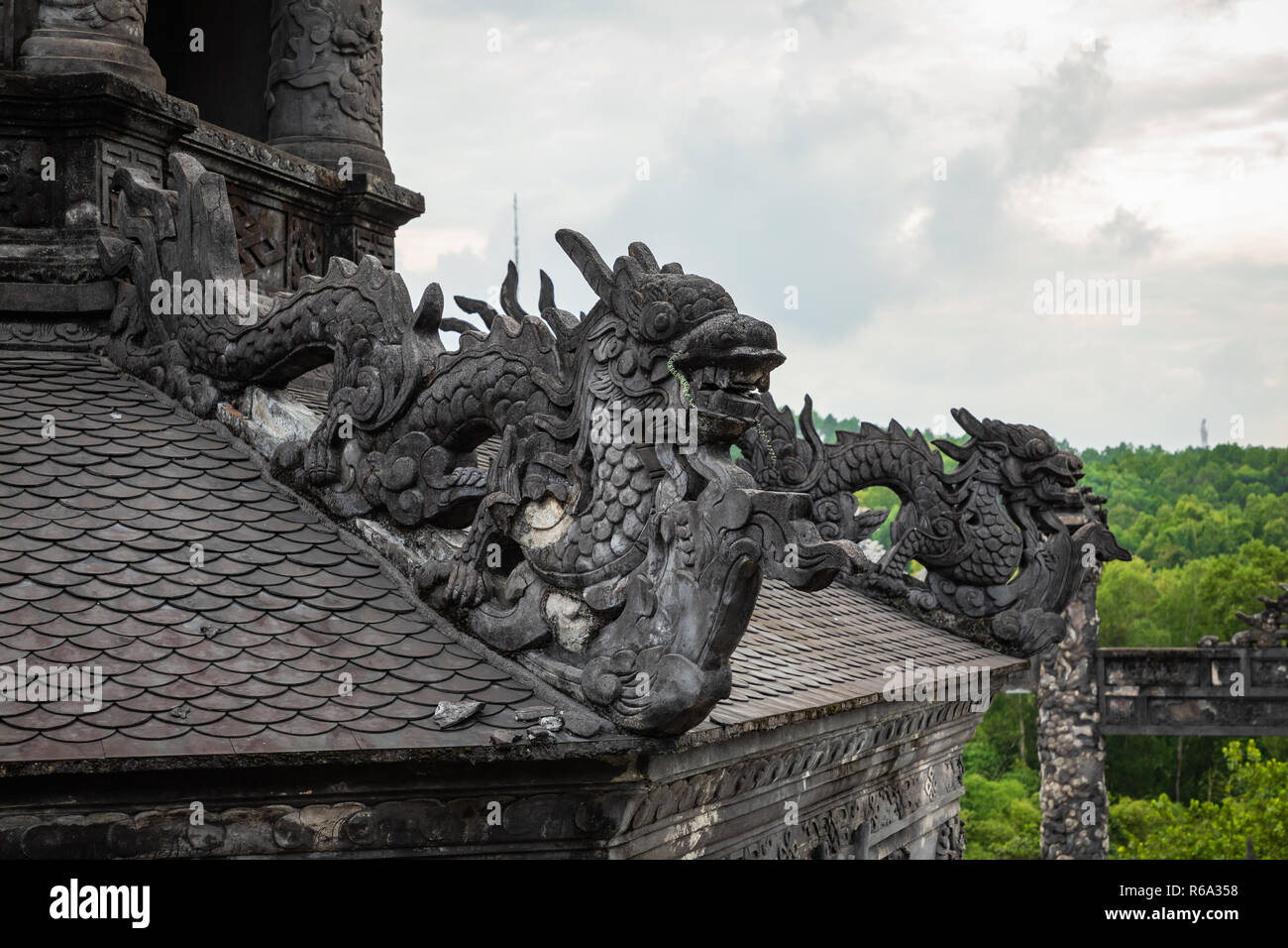 Imperial Khai Dinh tomba in tinta, Vietnam. Un sito Patrimonio Mondiale dell'UNESCO. Foto Stock