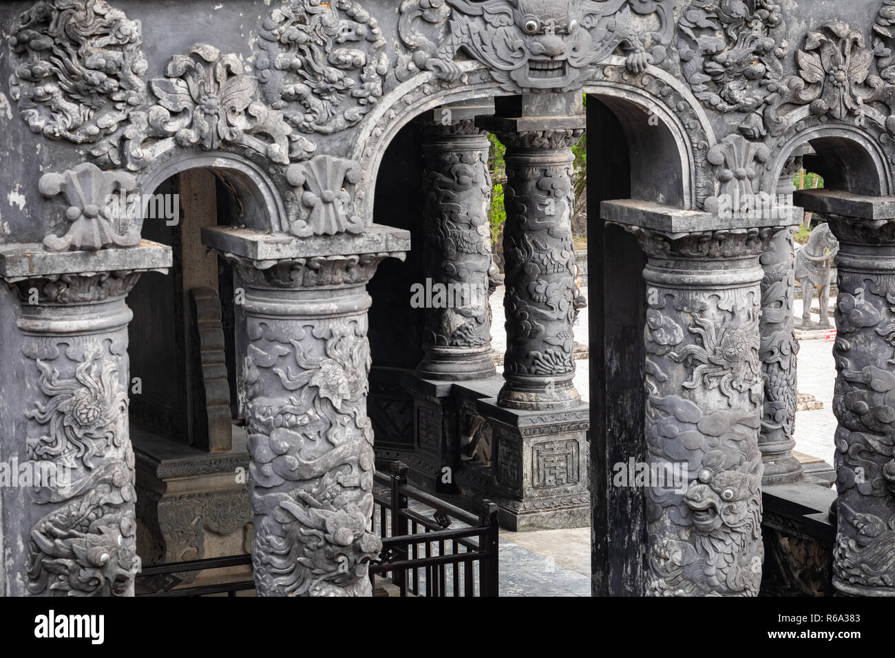 Imperial Khai Dinh tomba in tinta, Vietnam. Un sito Patrimonio Mondiale dell'UNESCO. Foto Stock