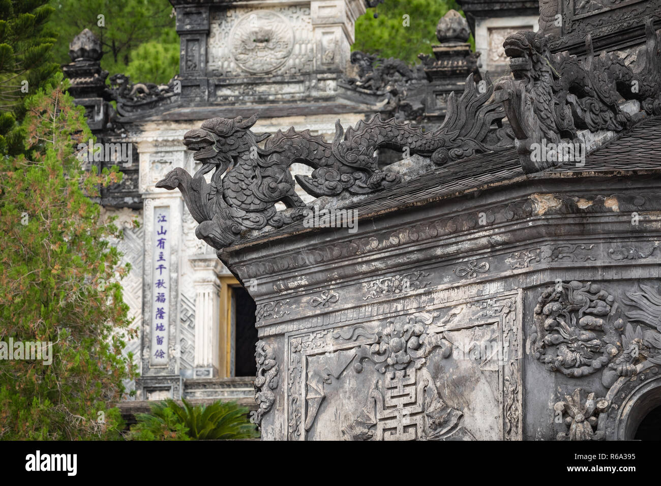 Imperial Khai Dinh tomba in tinta, Vietnam. Un sito Patrimonio Mondiale dell'UNESCO. Foto Stock