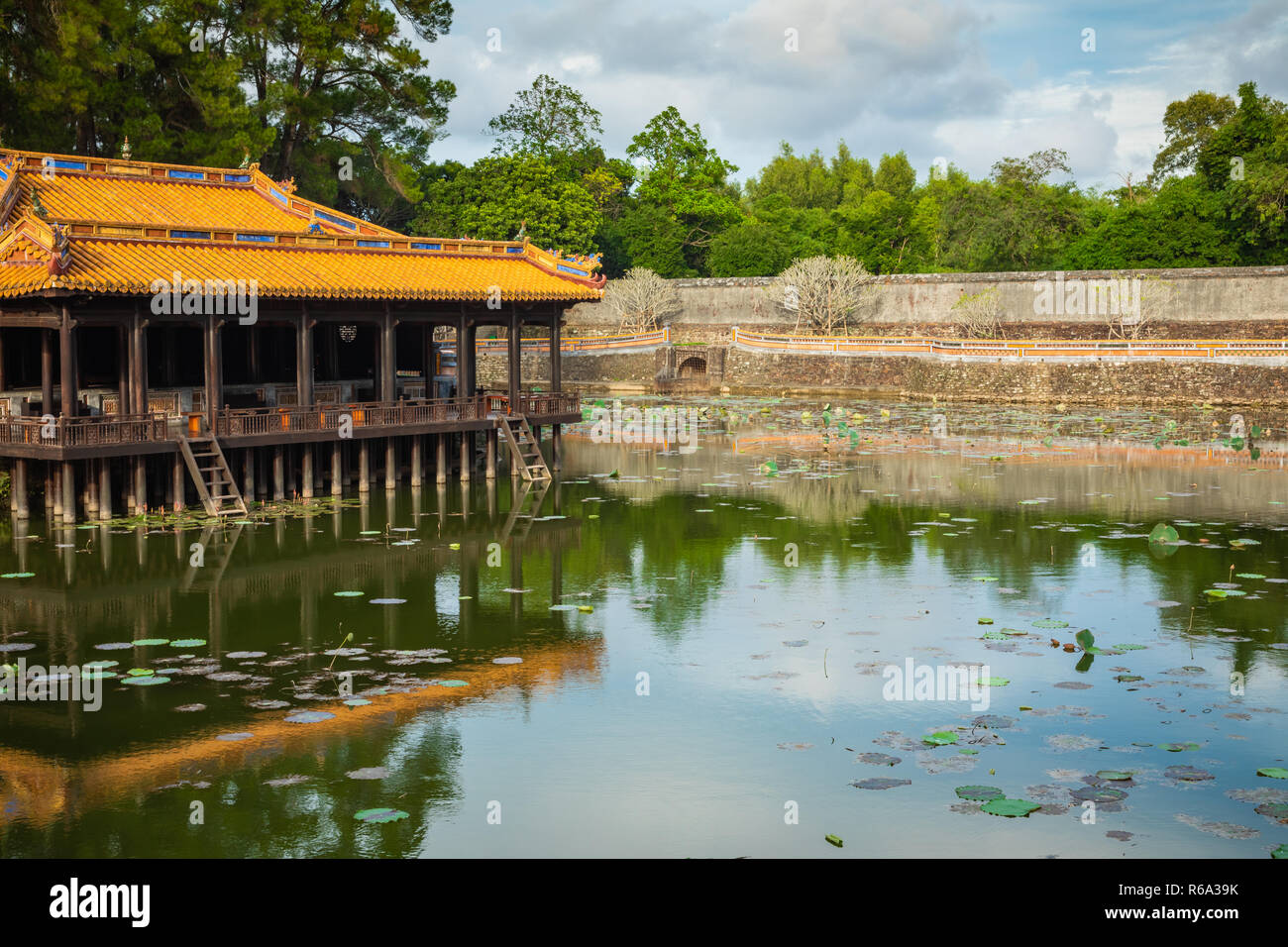 Imperial Palazzo reale della dinastia Nguyen in tinta, Vietnam. La tinta è una delle destinazioni più popolari in Vietnam. Foto Stock
