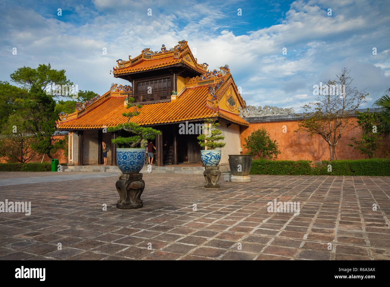 Imperial Palazzo reale della dinastia Nguyen in tinta, Vietnam. La tinta è una delle destinazioni più popolari in Vietnam. Foto Stock