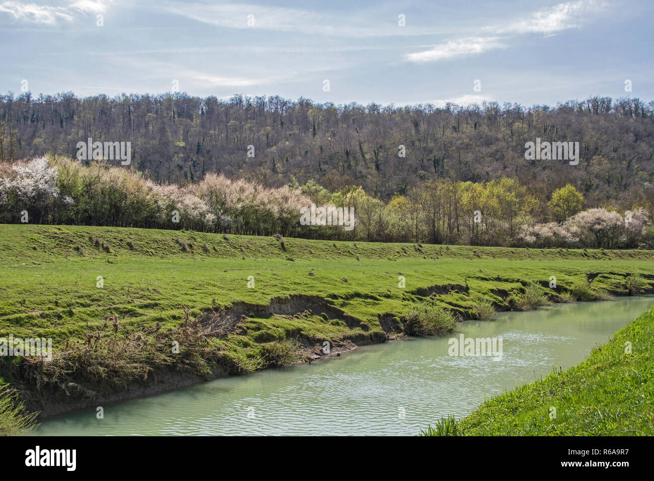 La Mirna A 53 chilometri lungo il fiume in Istria offre splendidi paesaggi e bellezze naturali Foto Stock