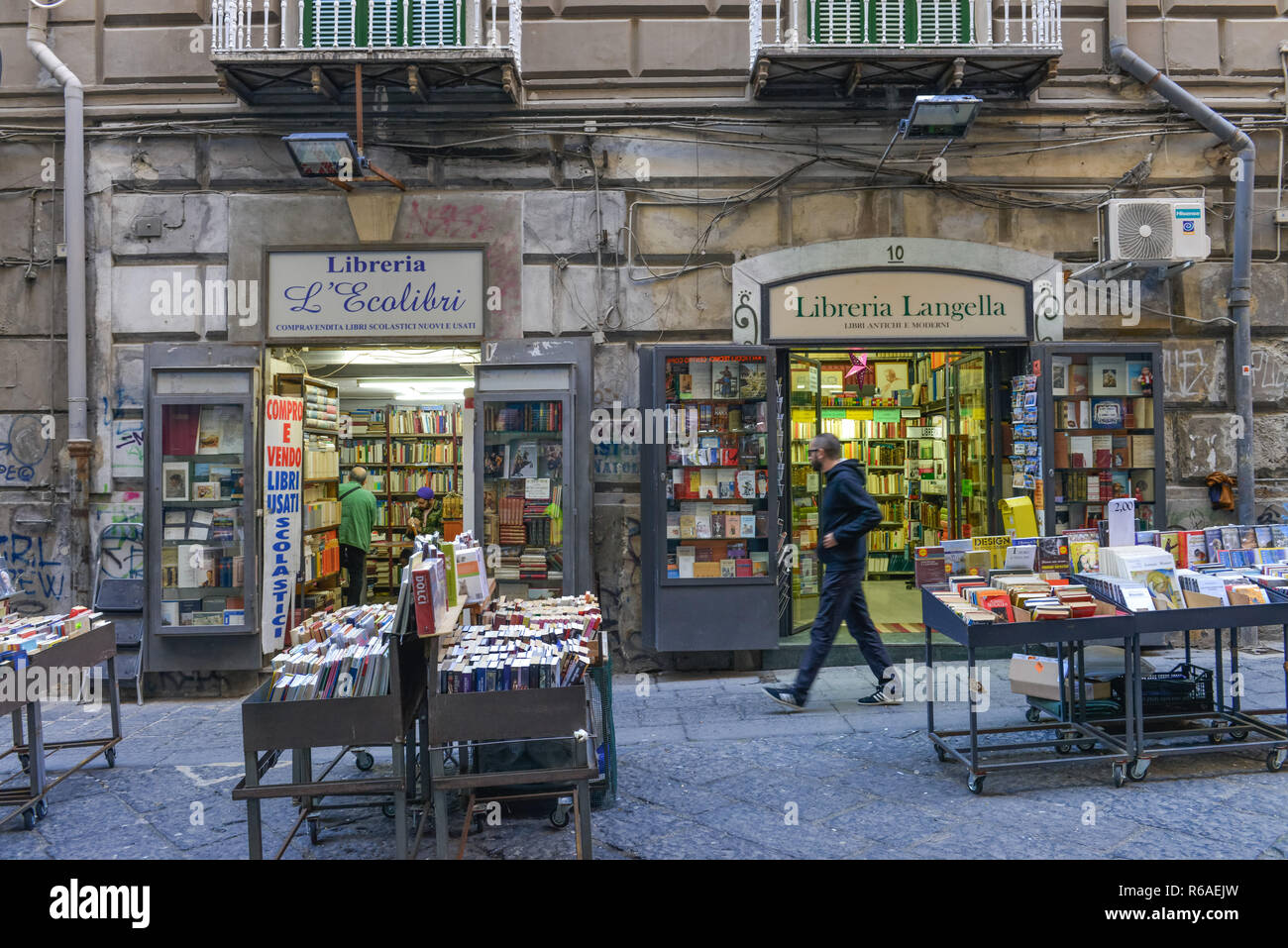 In Libreria, in via Port'Alba, Napoli, Italia , Buchhandlung, Via Port'Alba,  Neapel, Italien Foto stock - Alamy