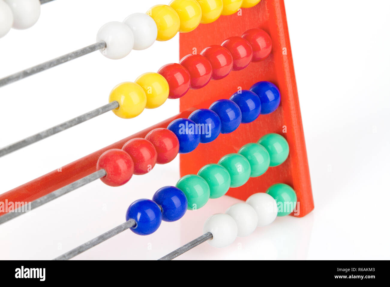 Vista dettagliata di un Rosso Abacus con sfere multicolore Foto Stock