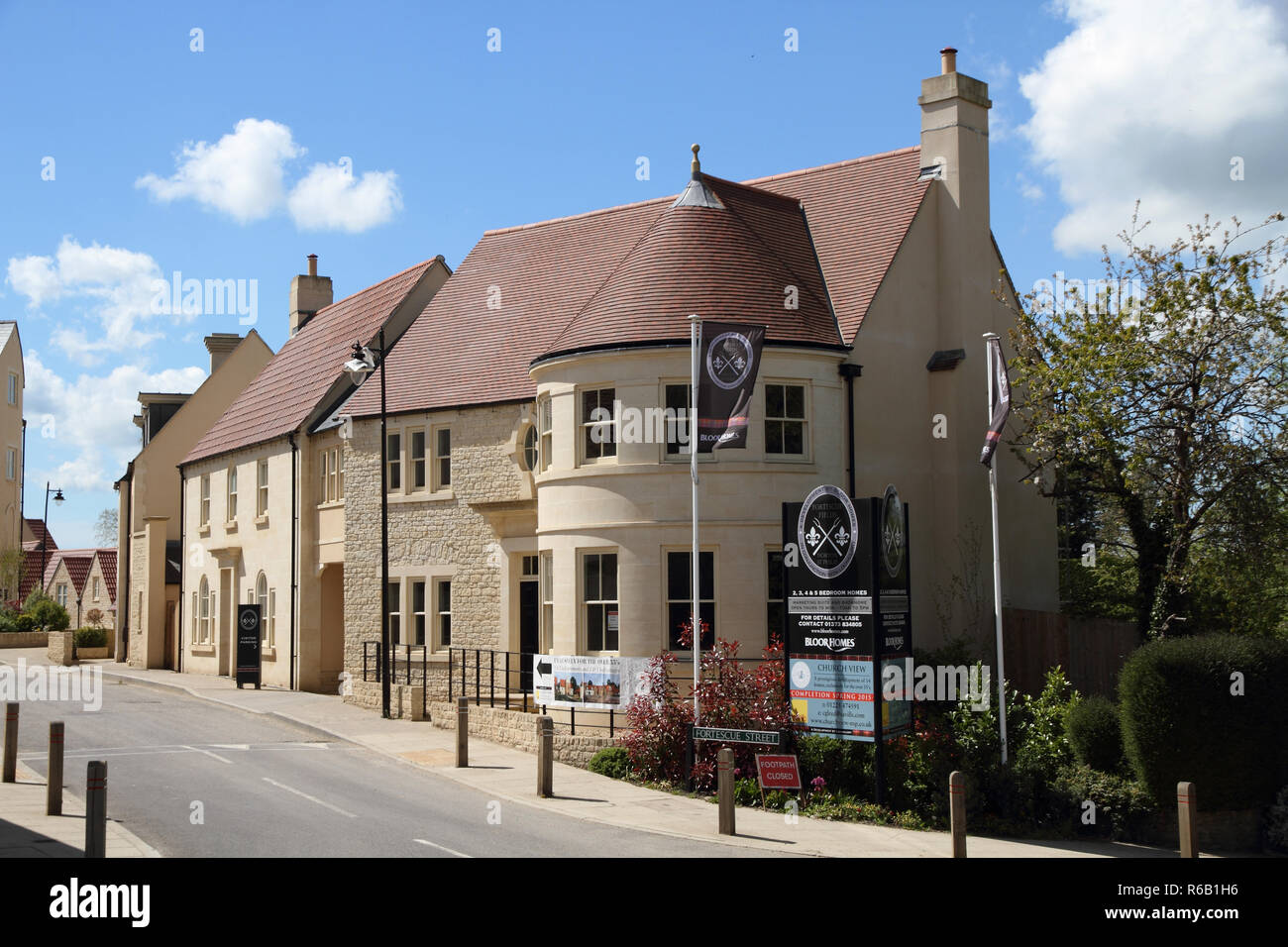 Un nuovo West Country Village costruito da Bloor case in stile tradizionale e colori. Eseguire il rendering da Weber, a St. Gobain Company Foto Stock