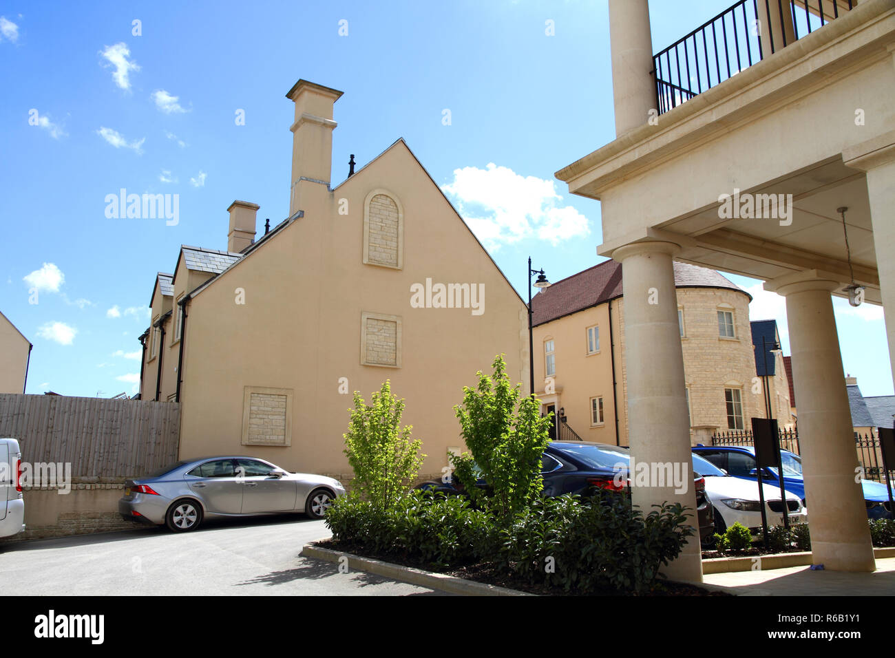 Un nuovo West Country Village costruito da Bloor case in stile tradizionale e colori. Eseguire il rendering da Weber, a St. Gobain Company Foto Stock