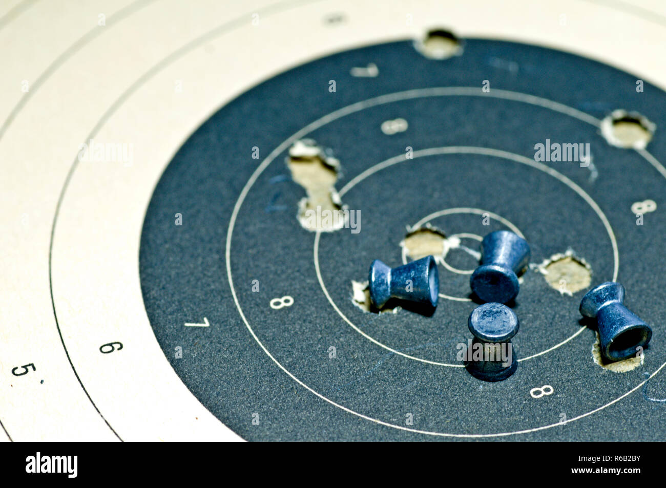 Airgun munizioni con carta di destinazione Foto Stock