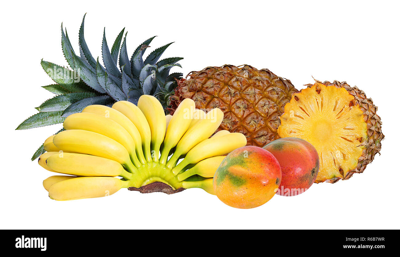 Ananas, banana e mango isolato su sfondo bianco con tracciato di ritaglio Foto Stock